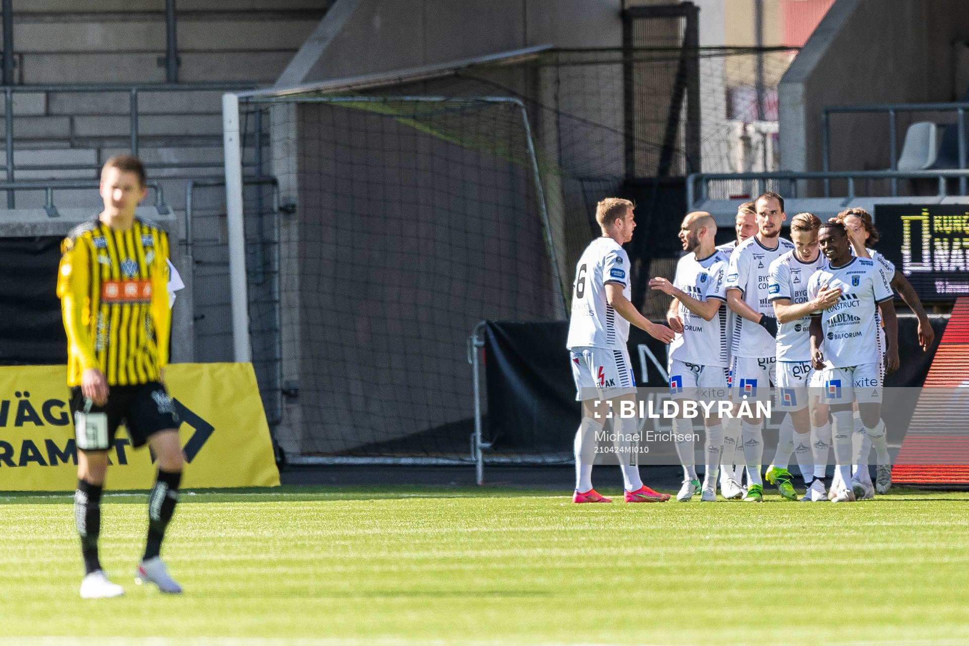 Sirius Christian Kouakou jublar med lagkamrater