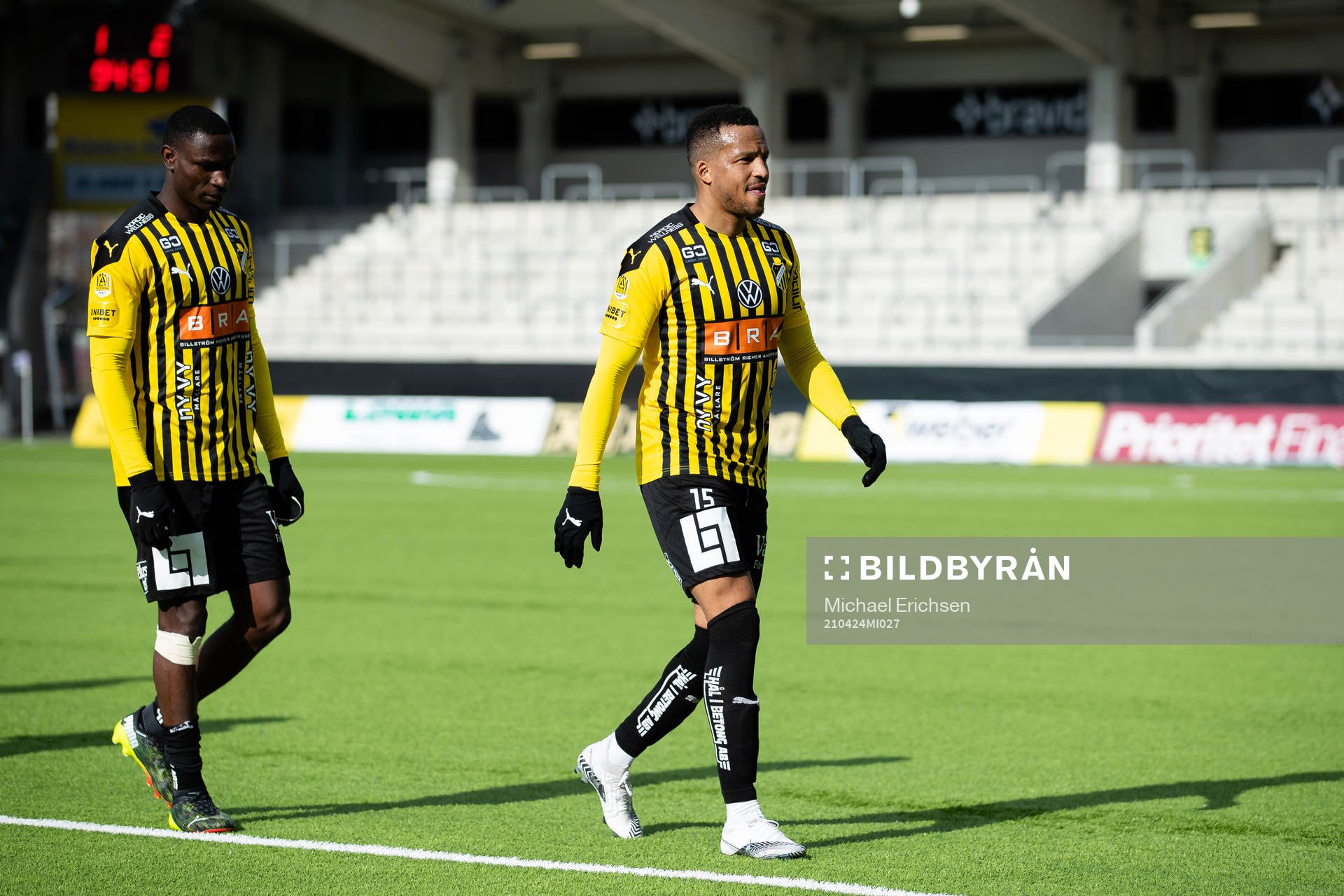 Häckens Godswill Ekpolo och Martin Olsson  deppar