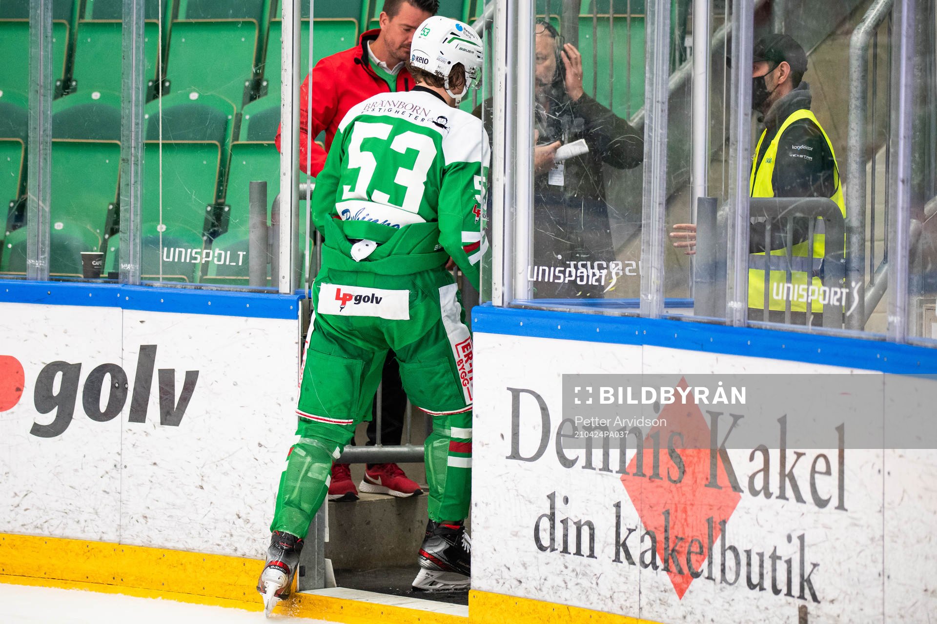 Rögles Moritz Seider lämnar isen skadad