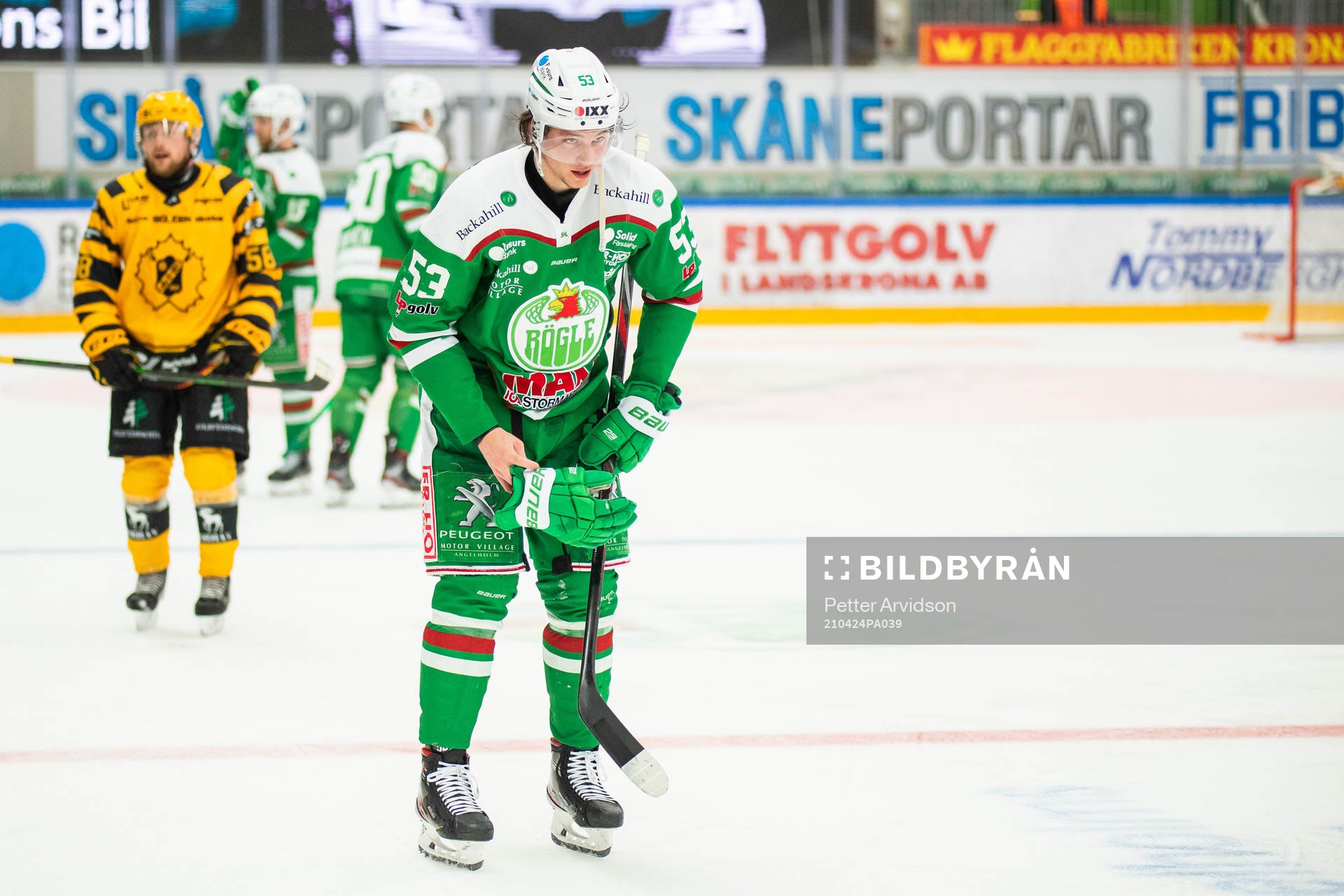 Rögles Moritz Seider lämnar isen skadad