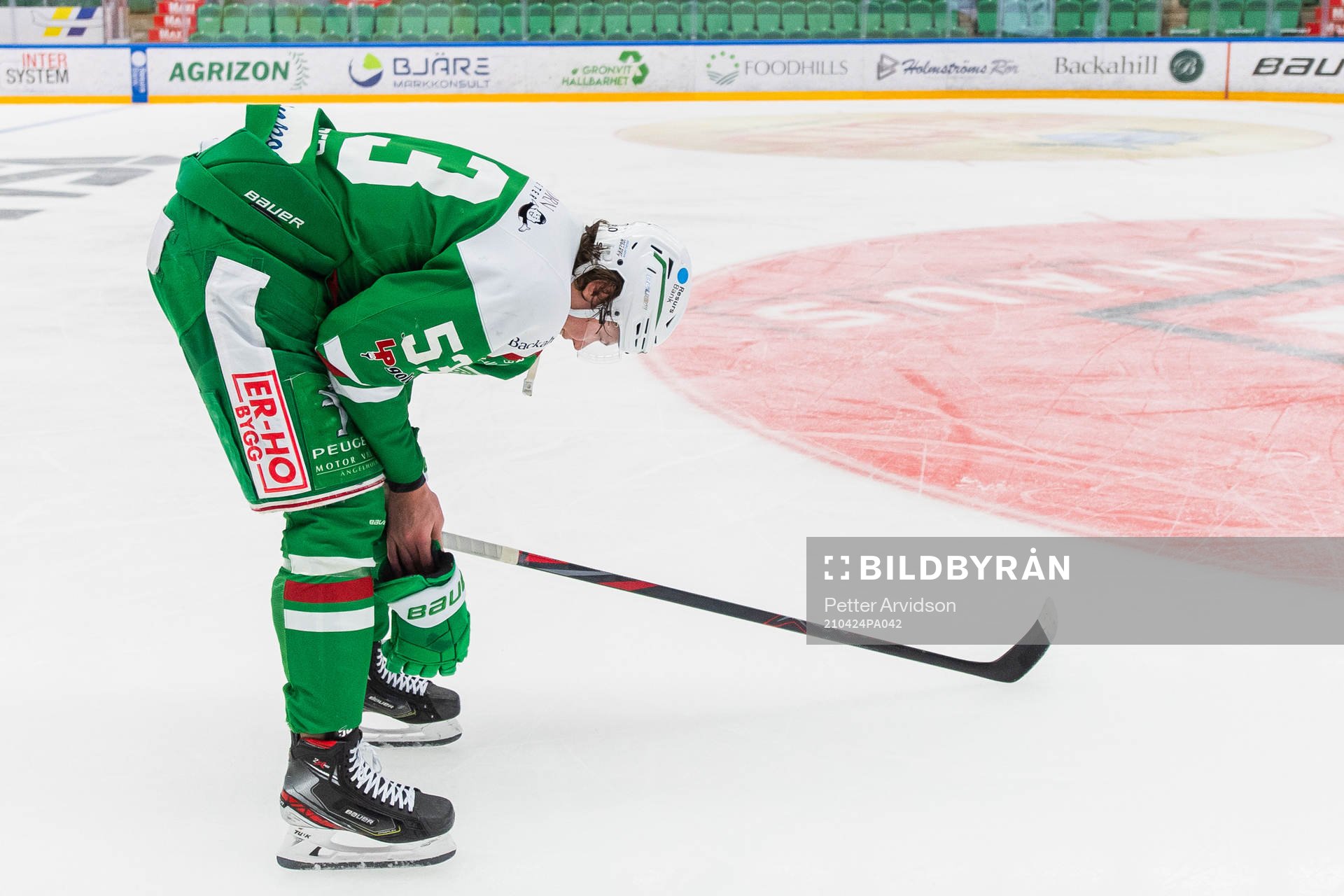 Rögles Moritz Seider lämnar isen skadad
