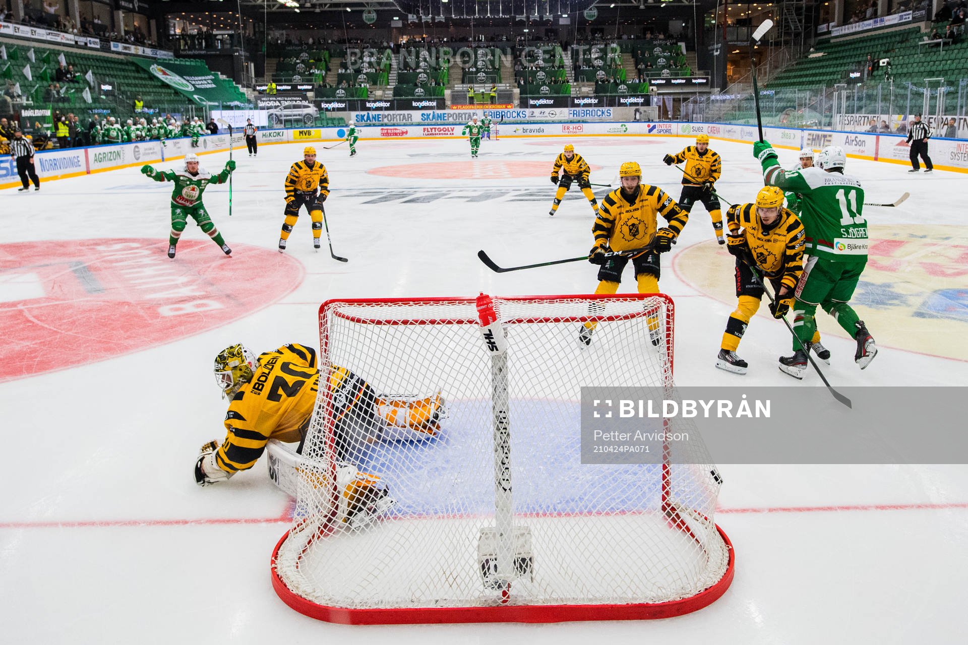 Rögles Erik Andersson (tv) gör 2-1 på Skellefteås