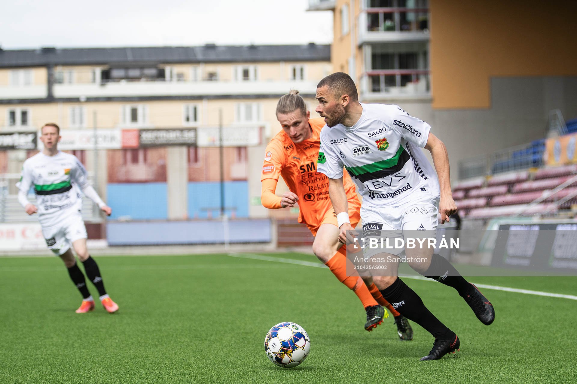 GAIS Malkolm Moenza och AFC Eskilstunas Viktor Götesson