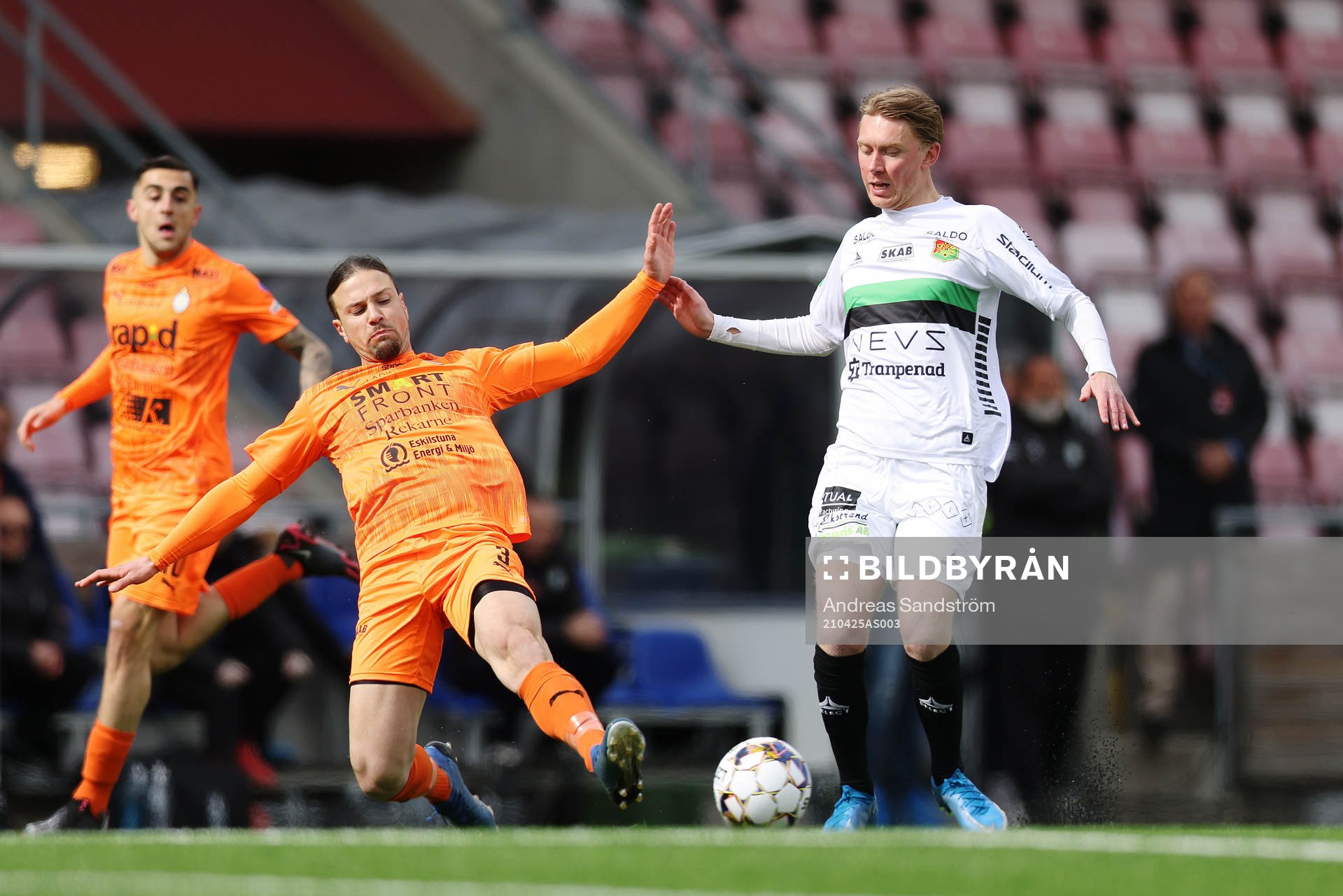 GAIS Adam Egnell och AFC Eskilstunas Abdelkarim Mammar