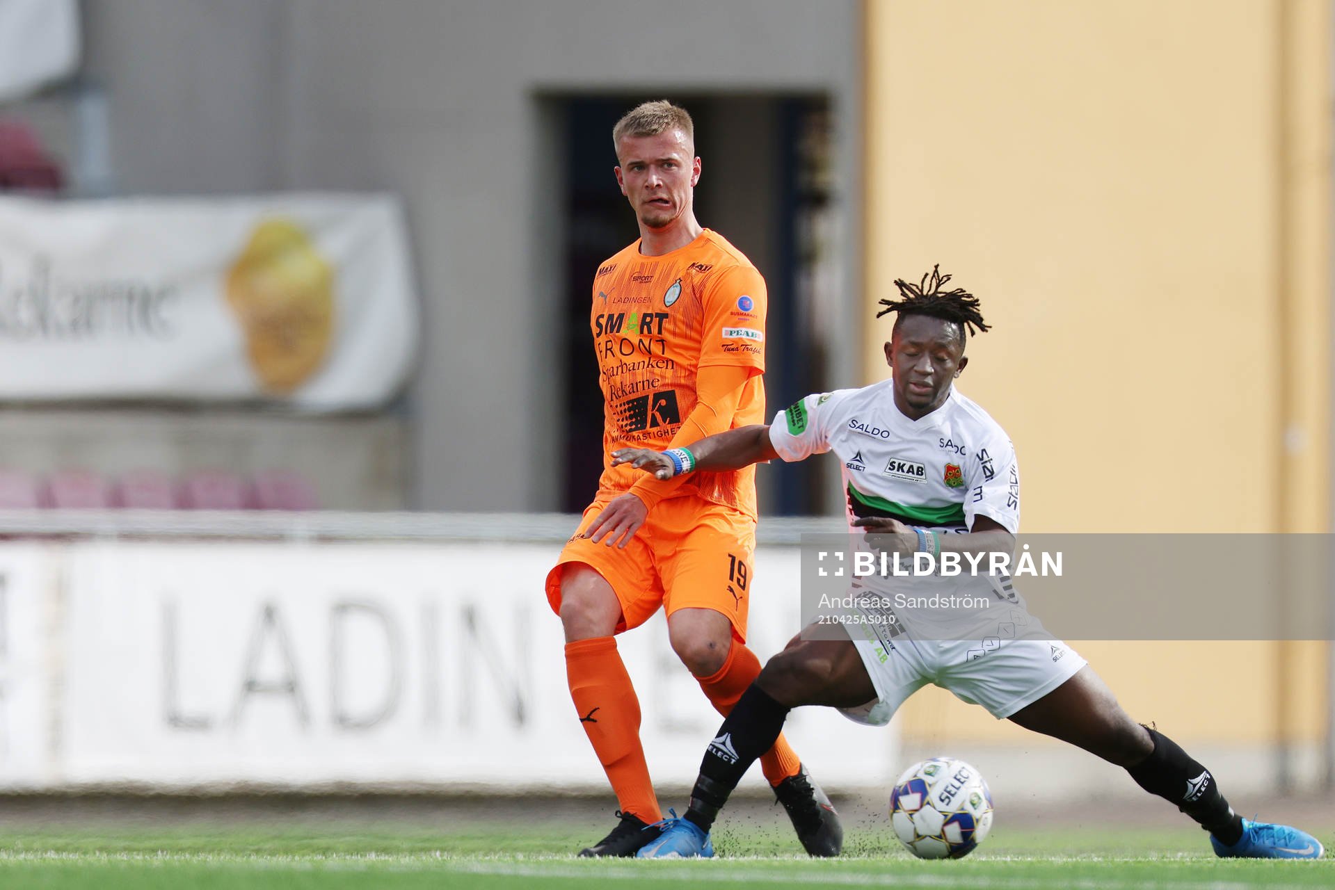 GAIS Michael Kargbo och AFC Eskilstunas Alexander Ahl