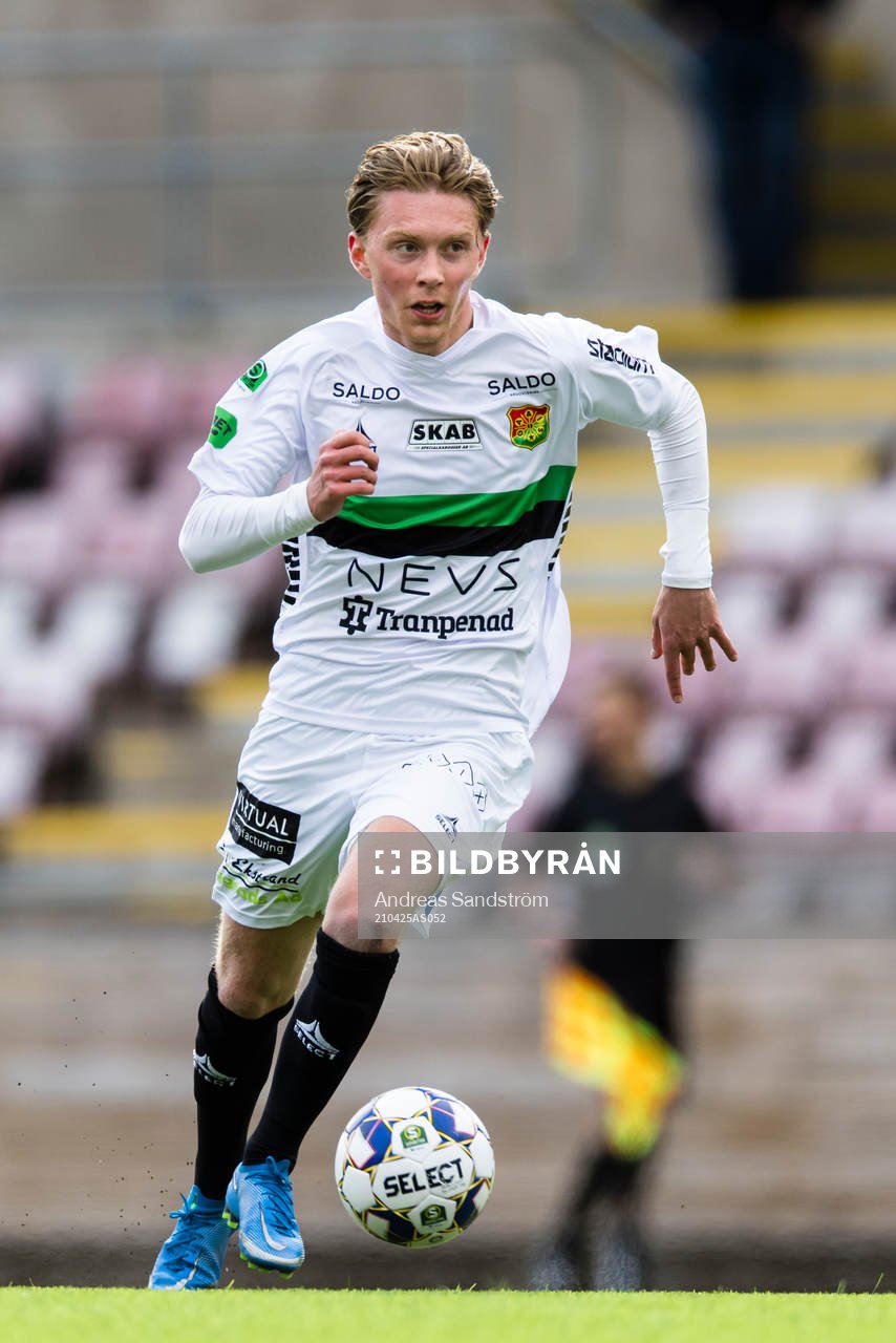 GAIS Adam Egnell under fotbollsmatchen i Superettan mellan AFC Eskilstuna och GAIS den 25 april 2021 i Eskilstuna. 