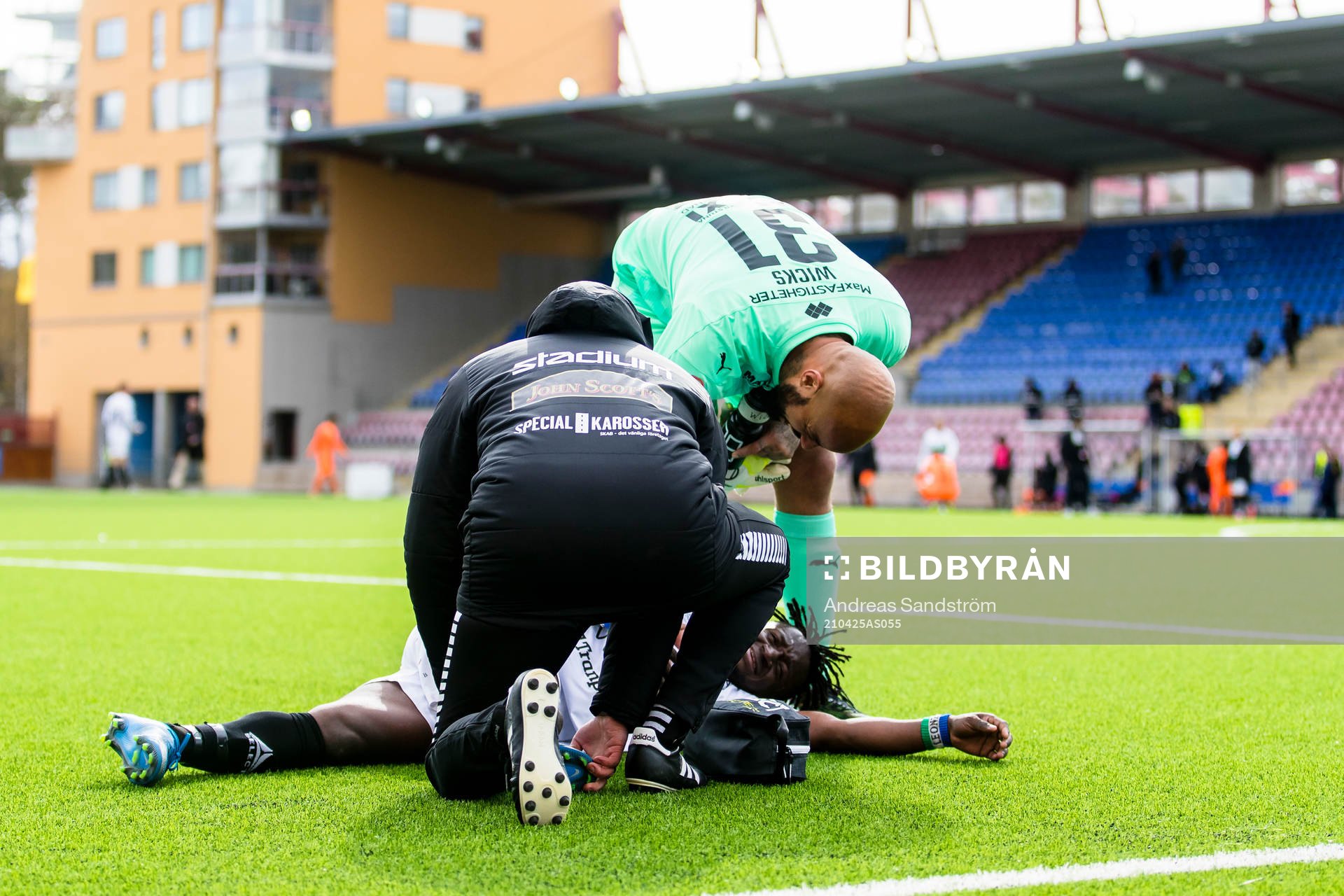 GAIS Michael Kargbo har ont under fotbollsmatchen i Superettan mellan AFC Eskilstuna och GAIS den 25 april 2021 i Eskilstuna. 