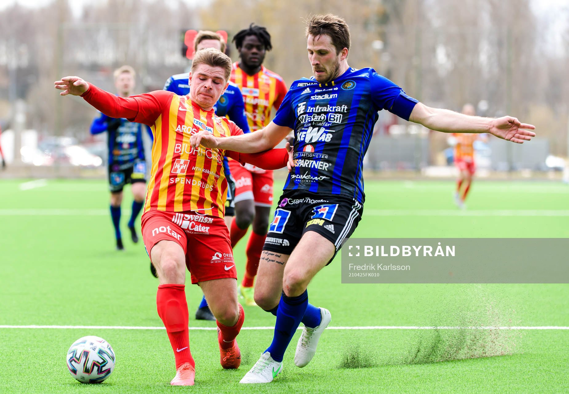 Örebro Syrianskas Kevin Johansson och Karlstads Stefan