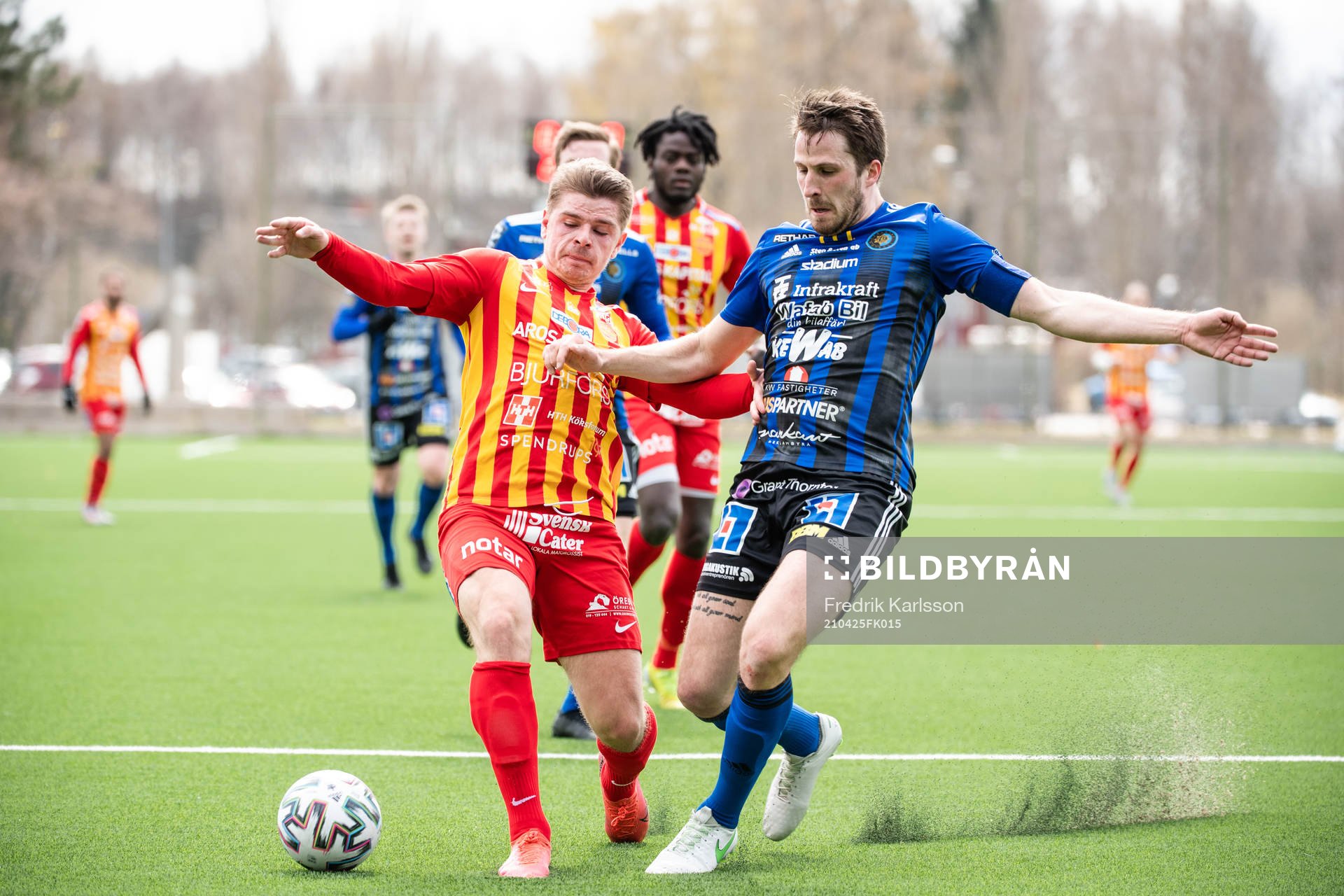 Örebro Syrianskas Kevin Johansson och Karlstads Stefan