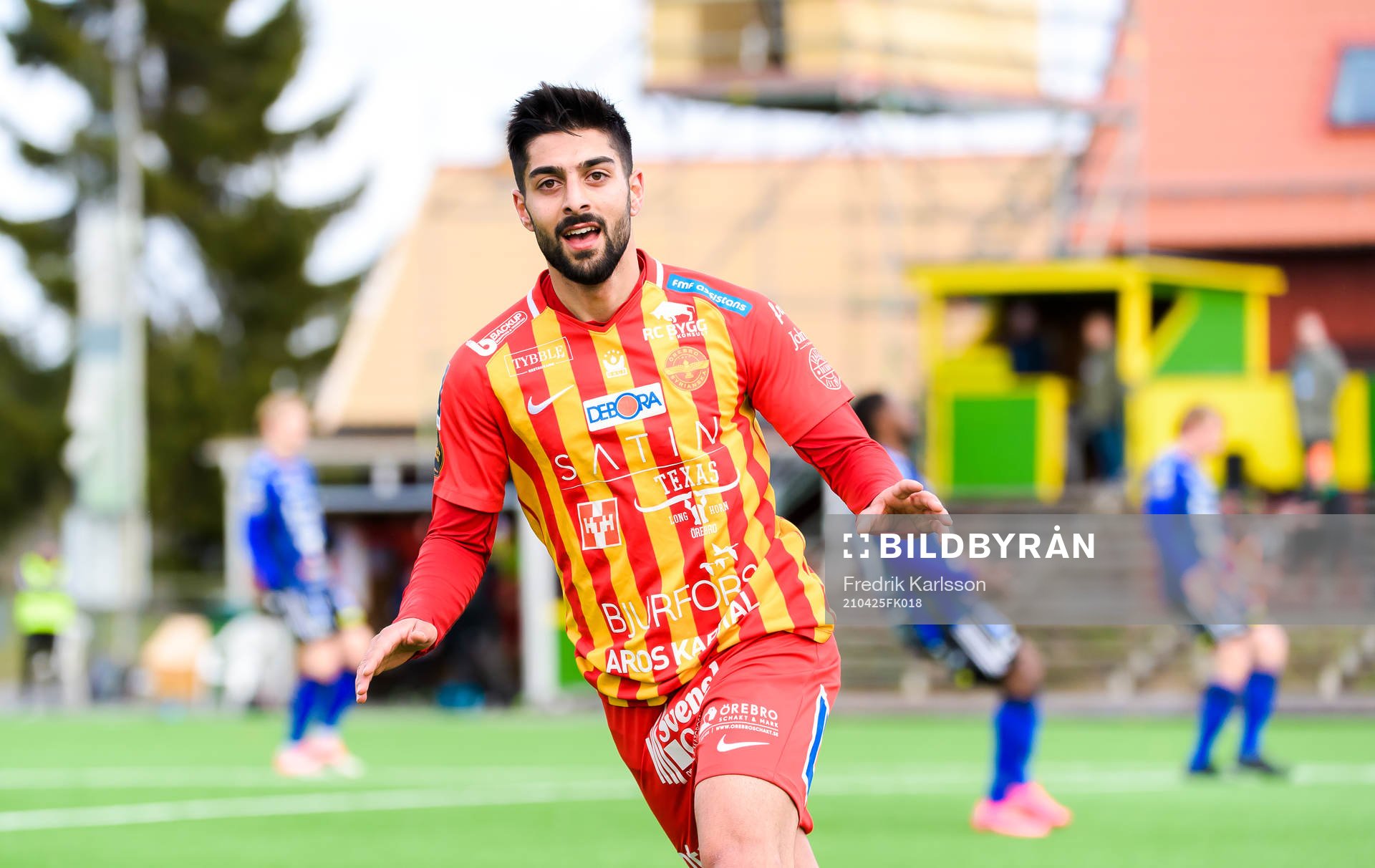 Örebro Syrianskas Rodin Deprem jublar efter han gjort 0-2 under fotbollsmatchen i Division 1 norra mellan Karlstad och Örebro Syrianska den 25 april 2021 i Karlstad.