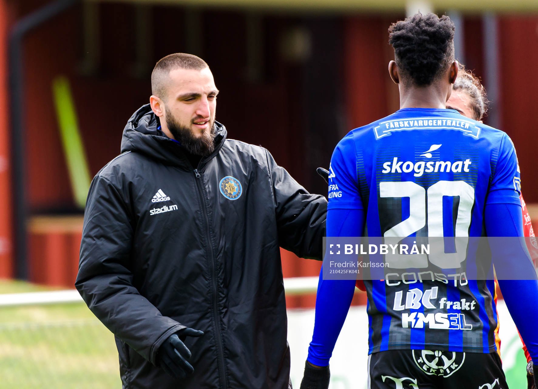 Karlstads Kardo Aso Omar under fotbollsmatchen i Division 1 norra mellan Karlstad och Örebro Syrianska den 25 april 2021 i Karlstad.