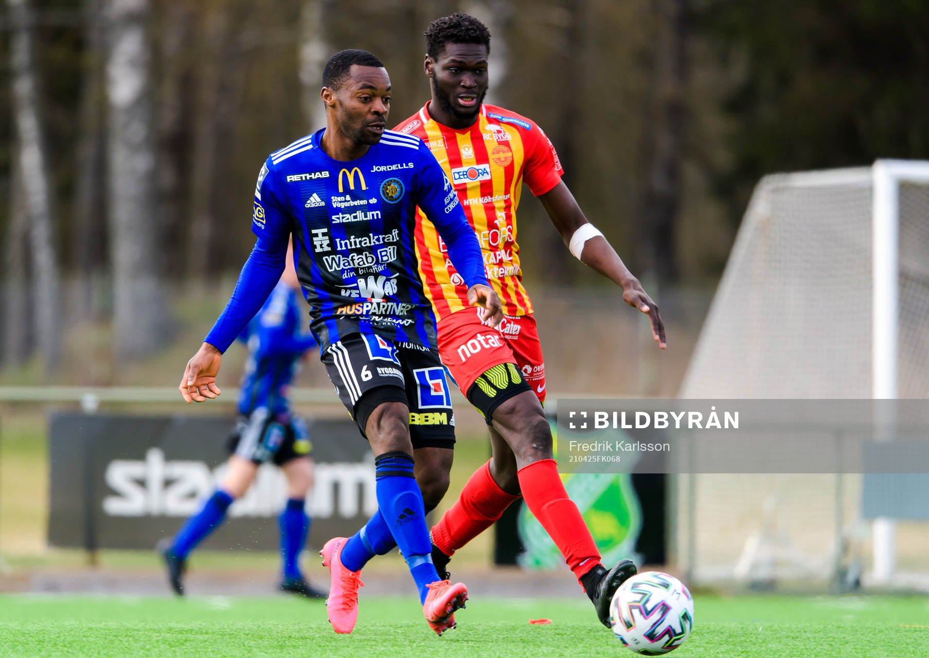 Karlstads Success Chimankpa Nwosu och Örebro Syrianskas