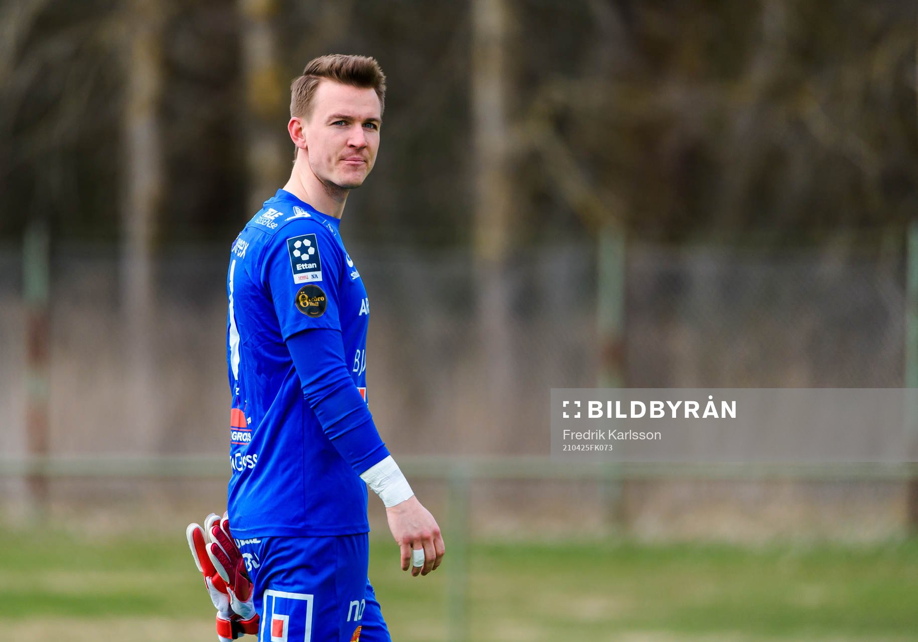 Örebro Syrianskas målvakt Jakob Kindberg under fotbollsmatchen i Division 1 norra mellan Karlstad och Örebro Syrianska den 25 april 2021 i Karlstad.