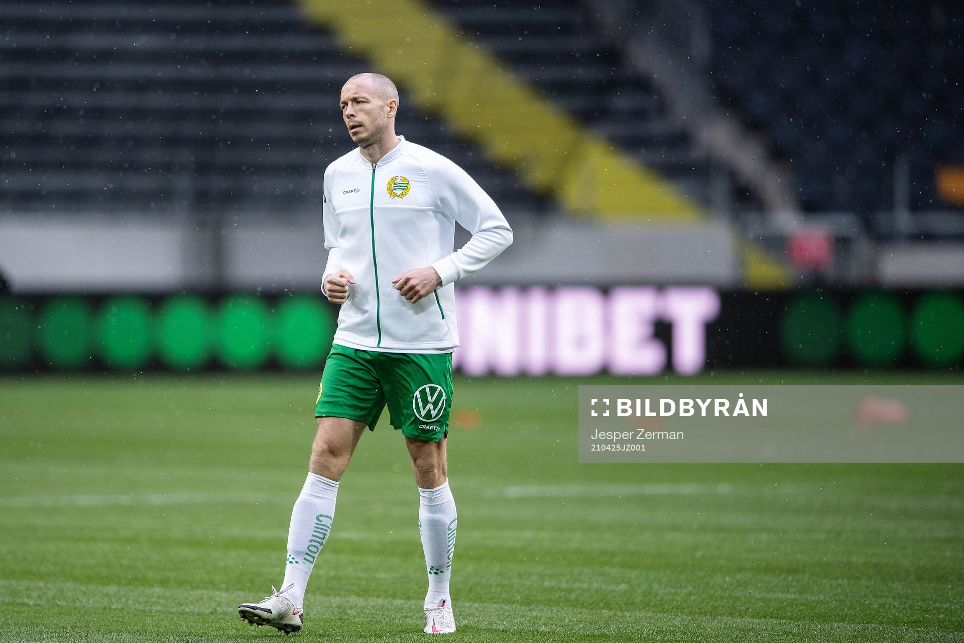 Hammarbys Jon Gudni Fjoluson värmer upp