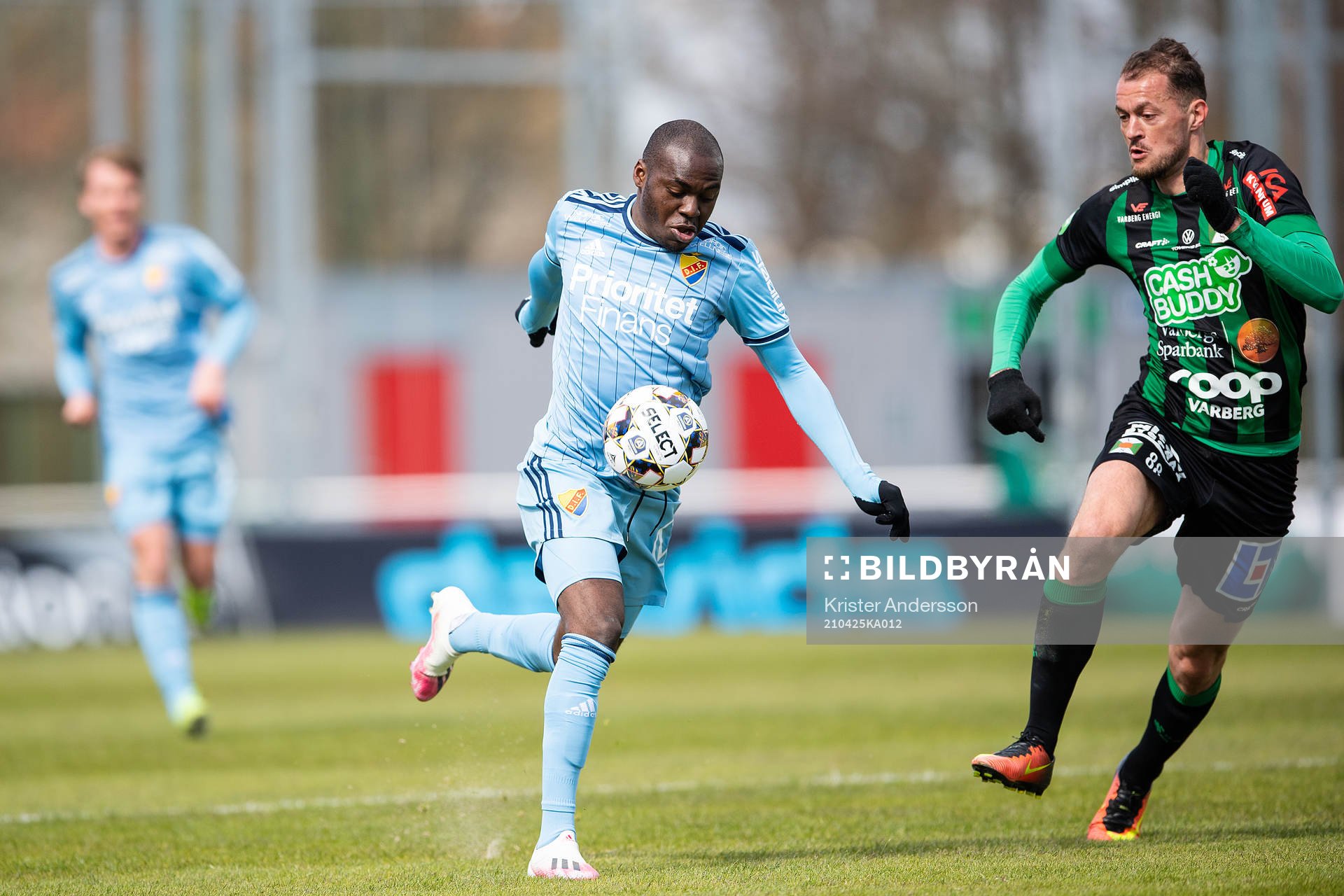 Djurgårdens Edward Chilufya och Varbergs Albert Ejupi
