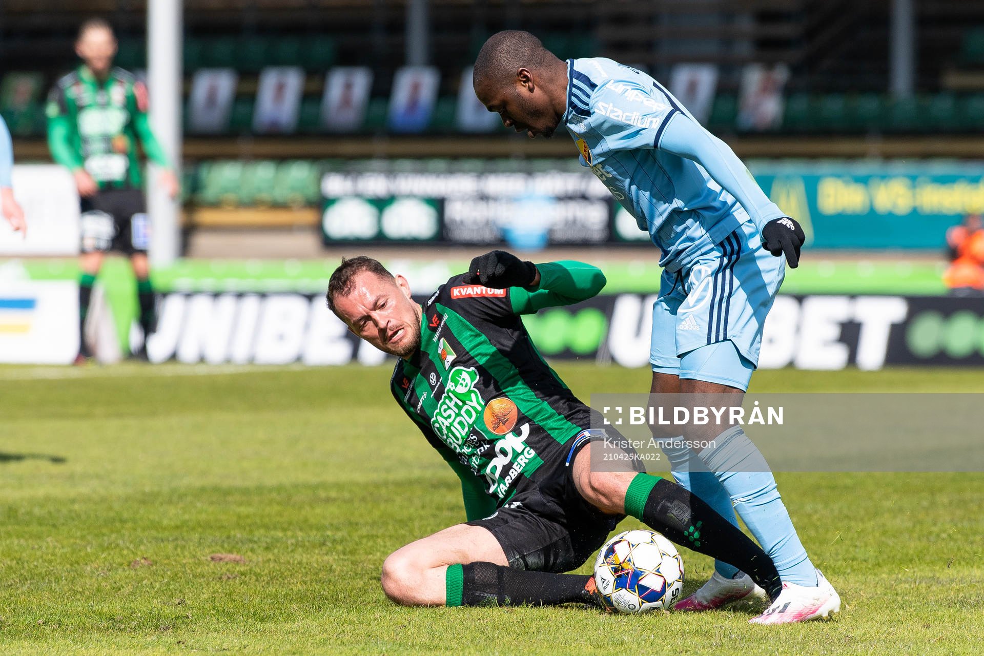Varbergs Albert Ejupi och Djurgårdens Edward Chilufya