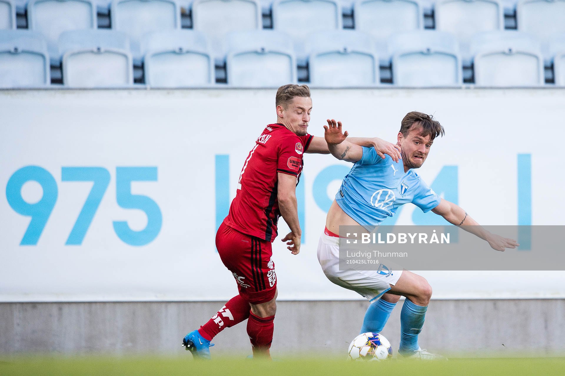 Östersunds Henrik Bellman och Malmö FFs Eric Larsson