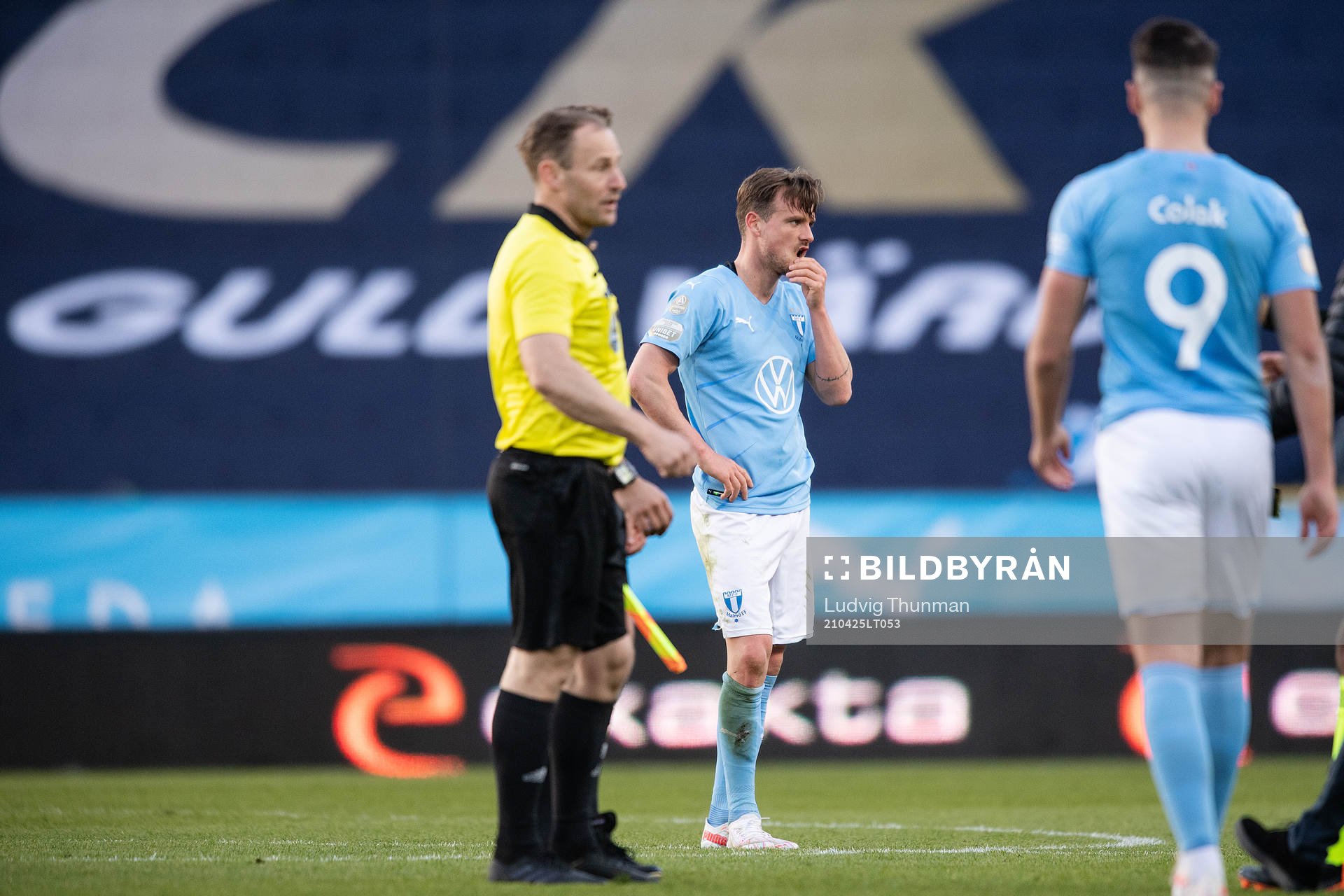 Malmö FFs Eric Larsson deppar