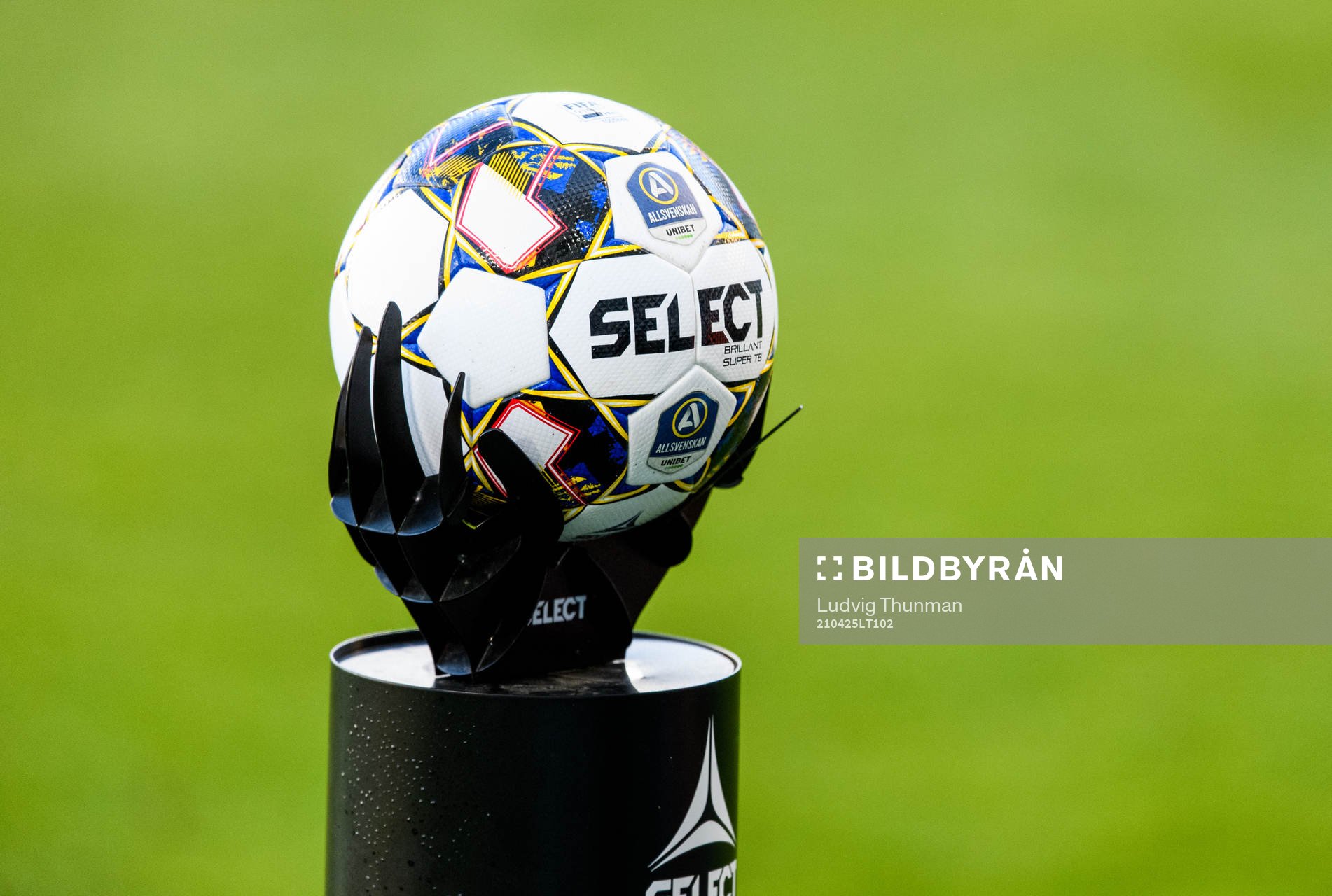 En officiell matchboll för Allsvenskan från Select