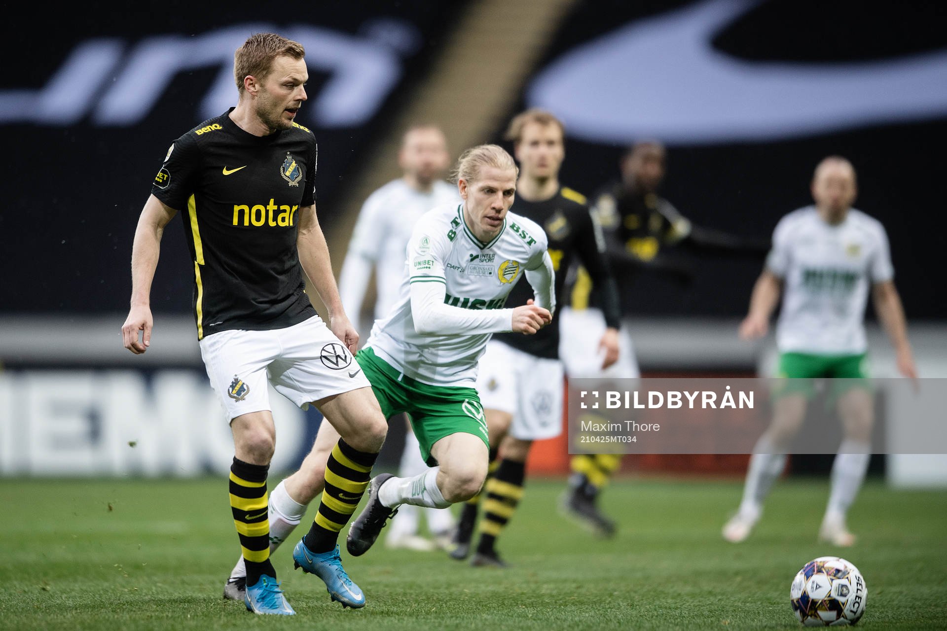 s Sebastian Larsson och Hammarbys Gustav Ludwigson