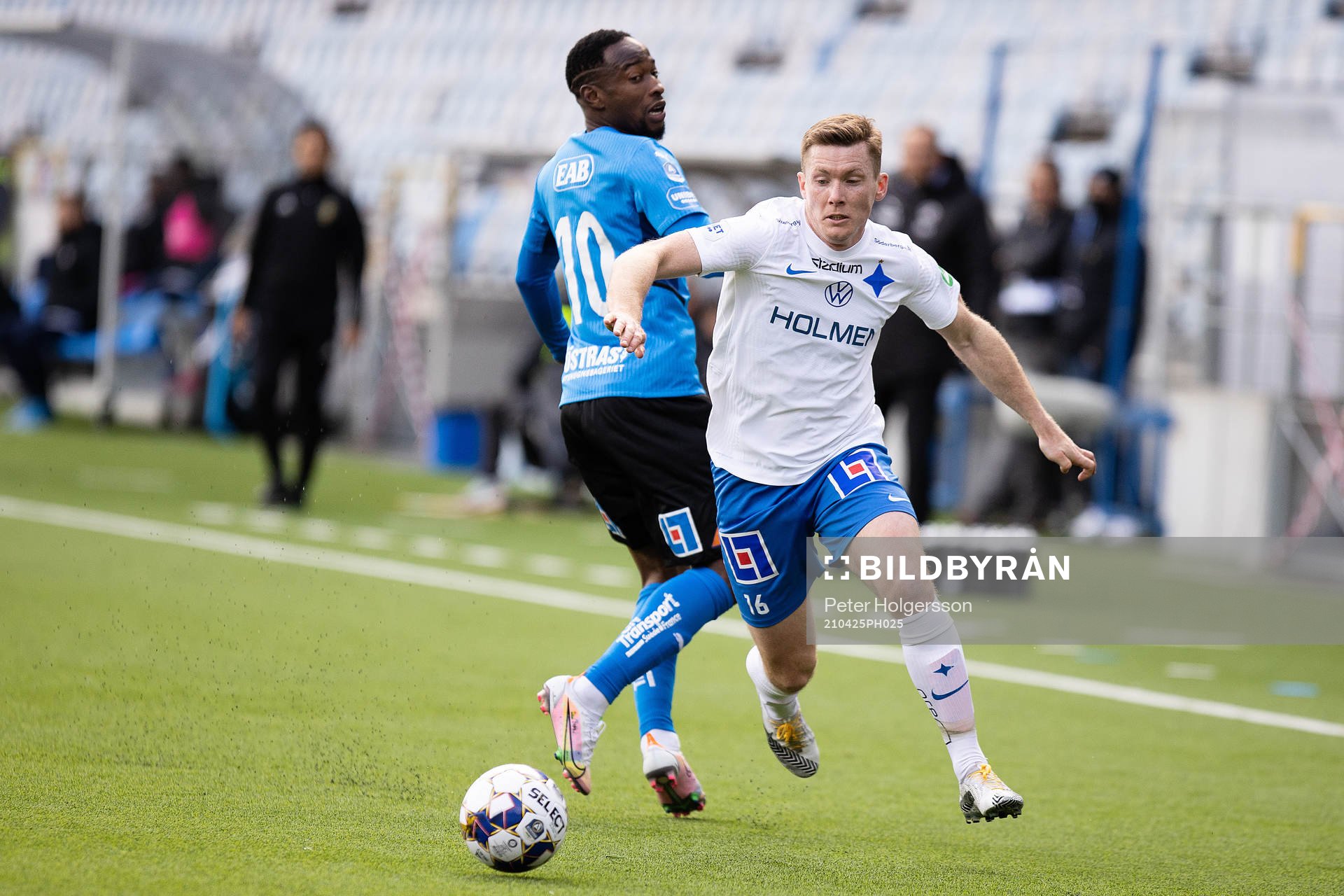 Halmstads Sadat Karim och IFK Norrköpings Viktor Agardius