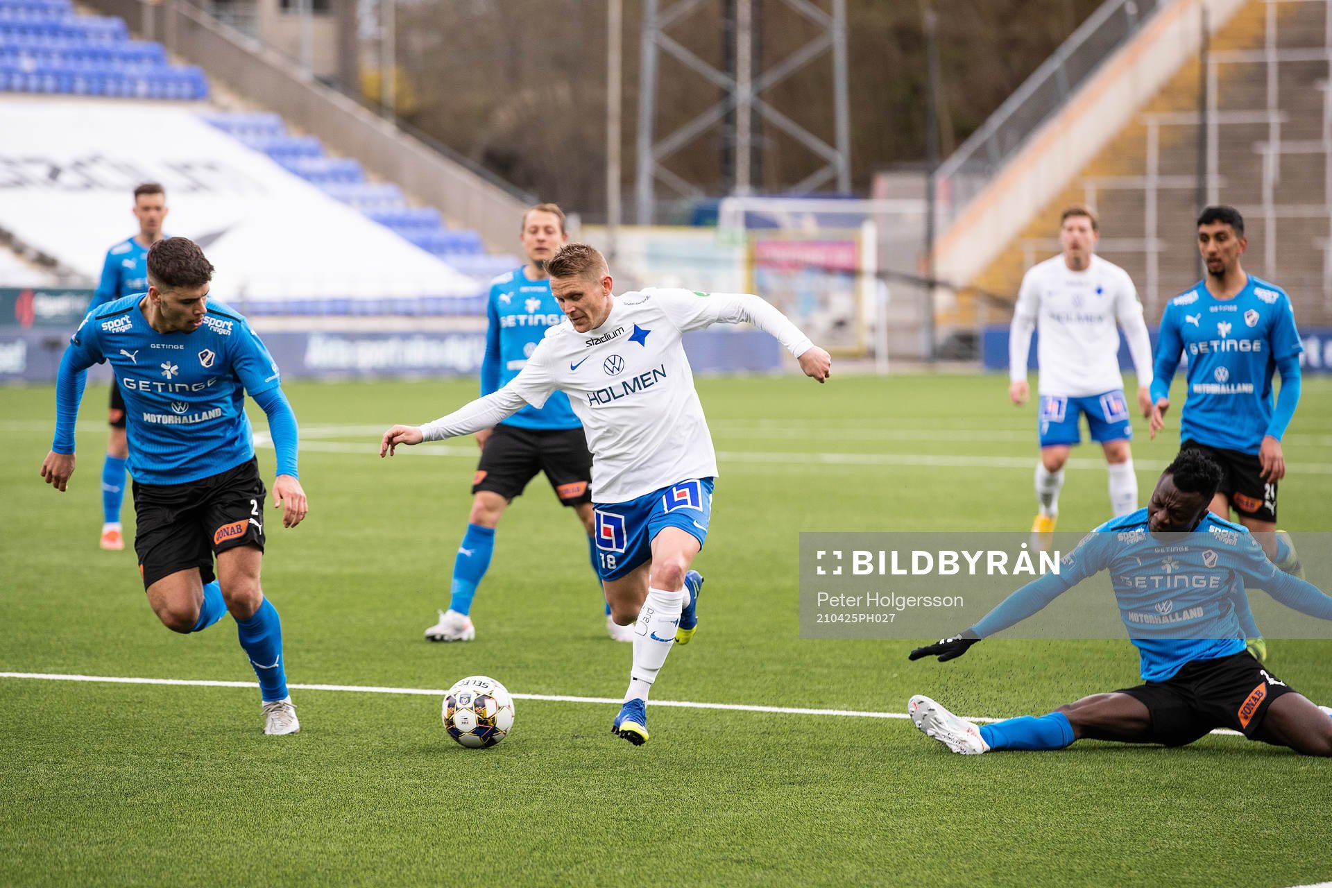 Halmstads Edvin Kurtulus och Thomas Boakye mot IFK