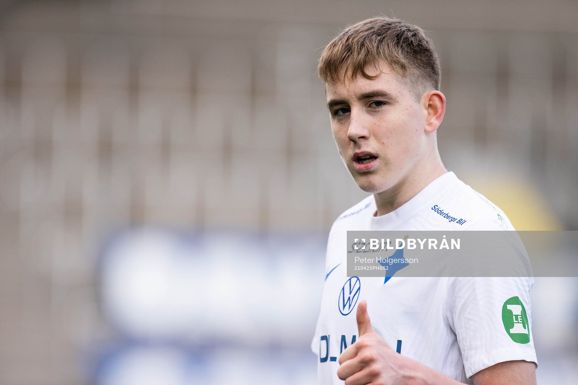 IFK Norrköpings Isak Bergmann Johannesson  jublar efter fotbollsmatchen i Allsvenskan mellan IFK Norrköping och Halmstad den 25 april 2021 i Norrköping. 