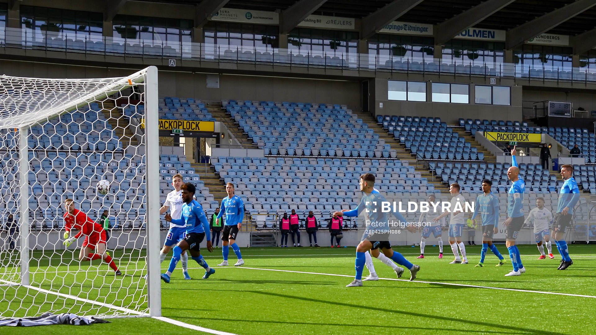 Halmstads Andreas Johansson reagerar vid mål 2-1 av IFK