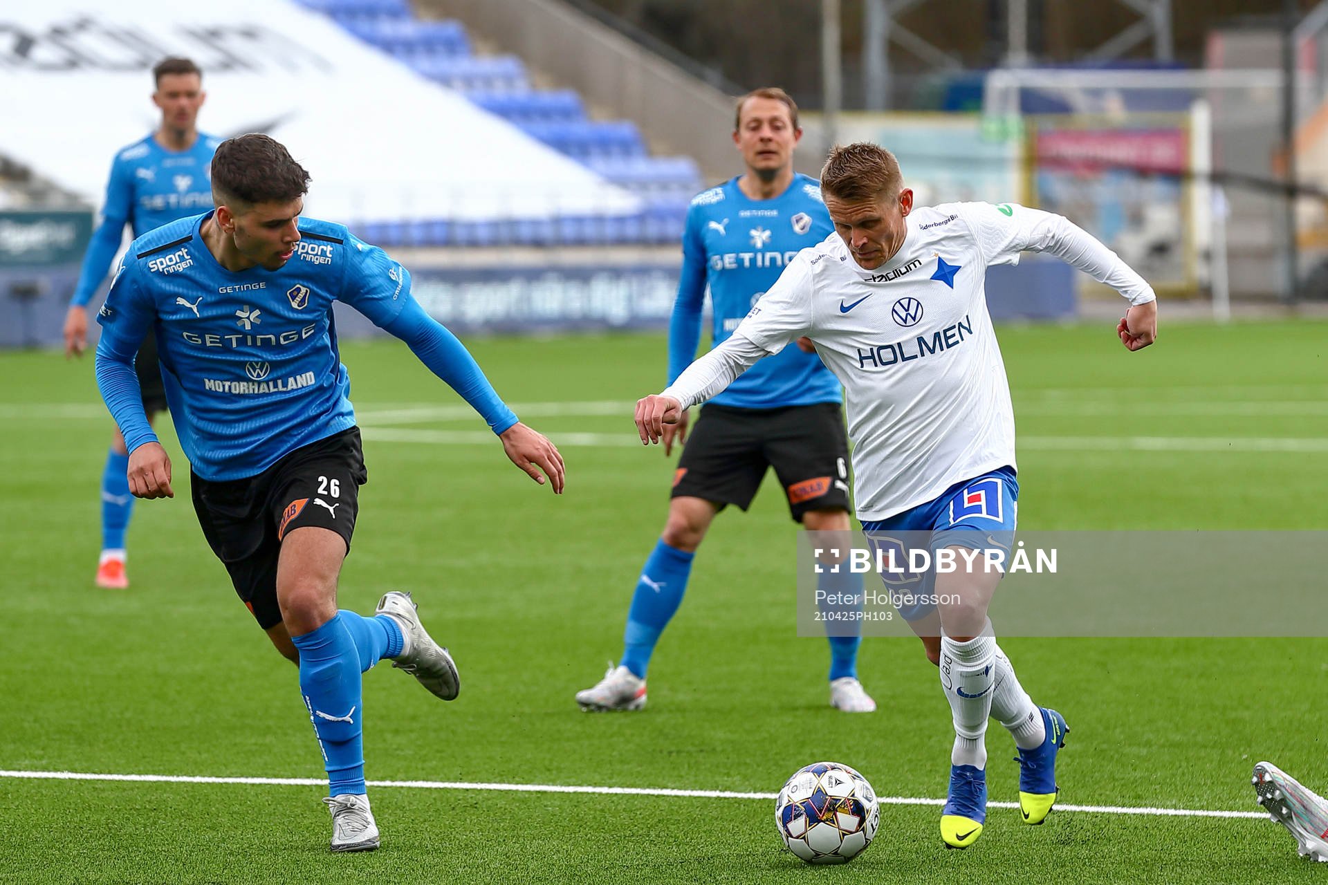 Halmstads Edvin Kurtulus och IFK Norrköpings Ari Skúlason