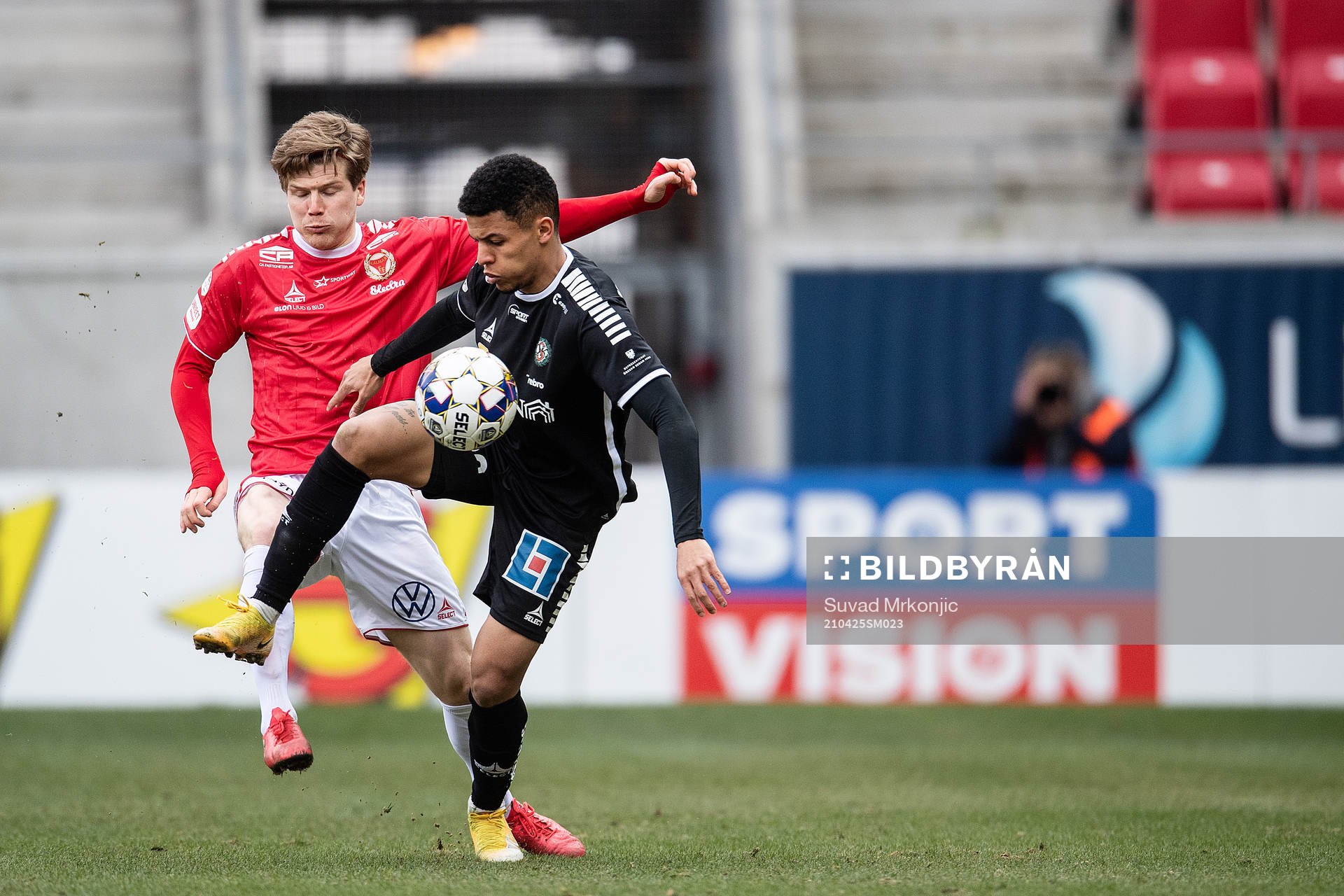 Örebros Romain Gall Kalmars Oliver Berg