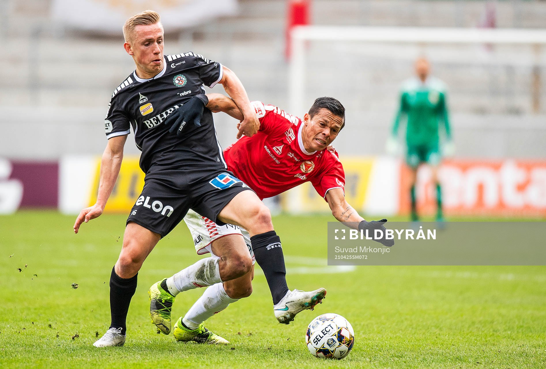 Kalmars Romario Pereira Sipiao och Örebros David Seger