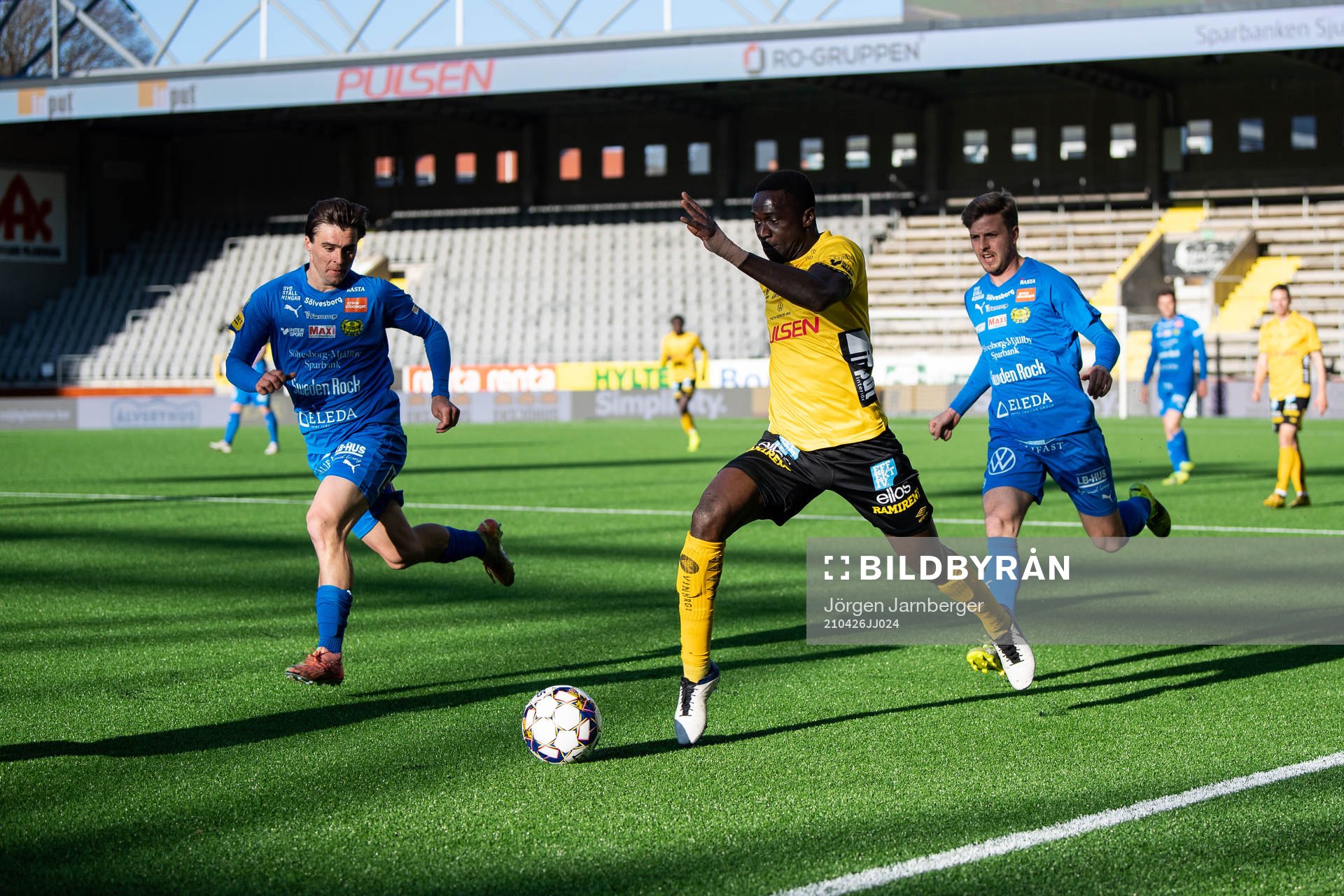 Elfsborgs Maudo Lamine Jarjué och Mjällbys Joel Nilsson