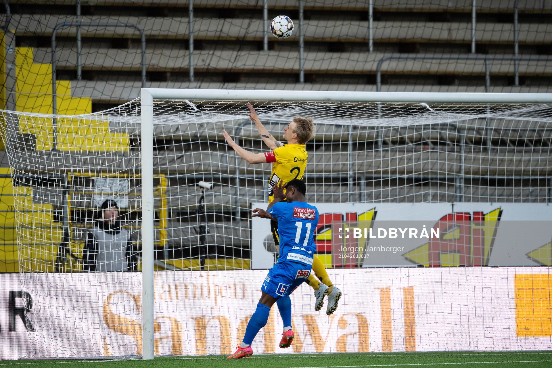 Elfsborgs Johan Larsson med en räddning framför Mjällbys