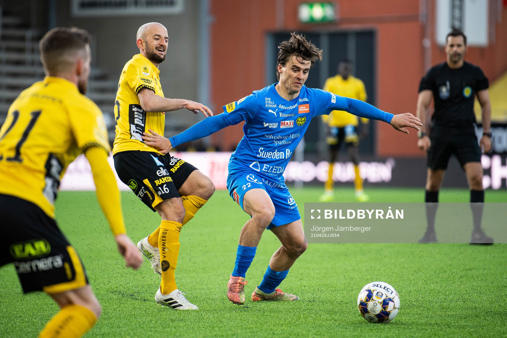 Elfsborgs Robert Gojani och Mjällbys Jesper Gustavsson