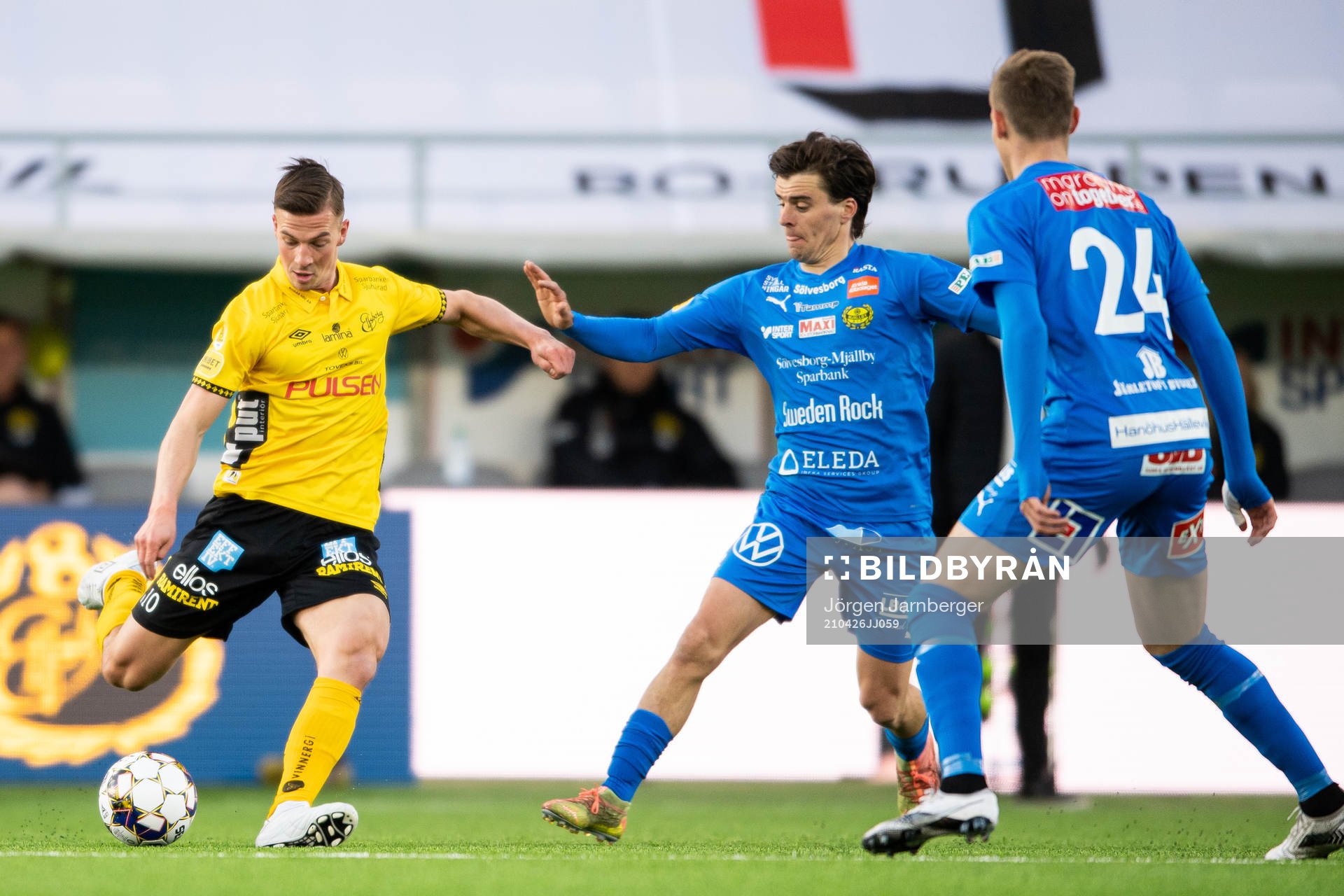 Elfsborgs Simon Olsson och Mjällbys Jesper Gustavsson