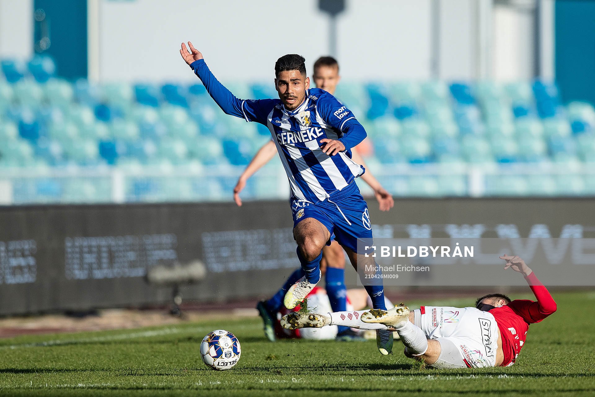 IFK Göteborgs Hosam Aiesh och Degerfors Christos Gravius