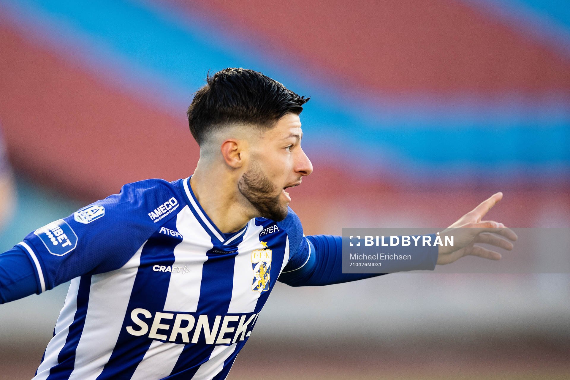 IFK Göteborgs Kevin Yakob jublar efter 2-3 under fotbollsmatchen i Allsvenskan mellan IFK Göteborg och Degerfors den 26 april 2021 i Göteborg.