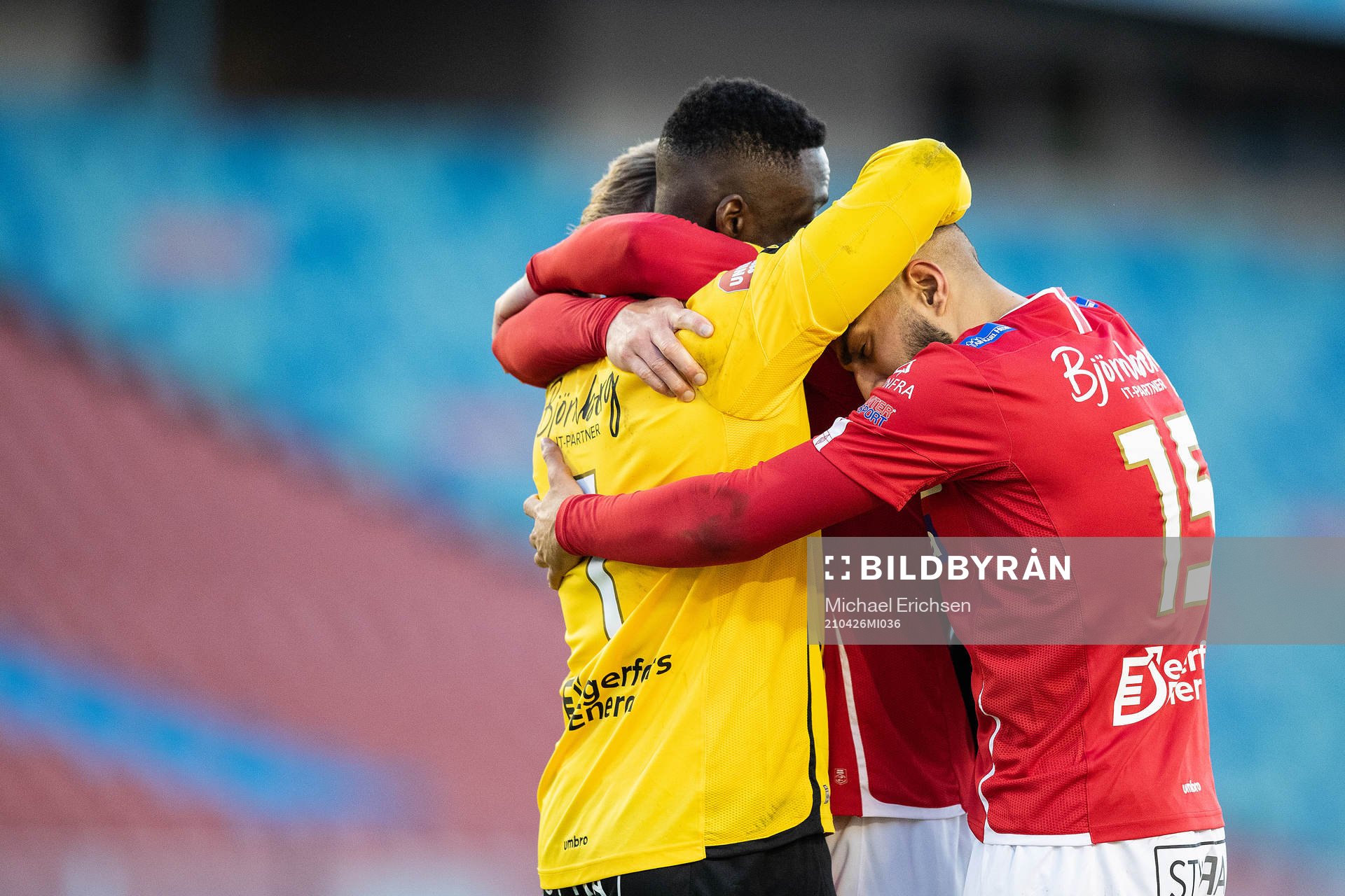 Degerfors Oliver Ekroth, målvakt Ismael Diawara och Sean Sabetkar jublar efter fotbollsmatchen i Allsvenskan mellan IFK Göteborg och Degerfors den 26 april 2021 i Göteborg.