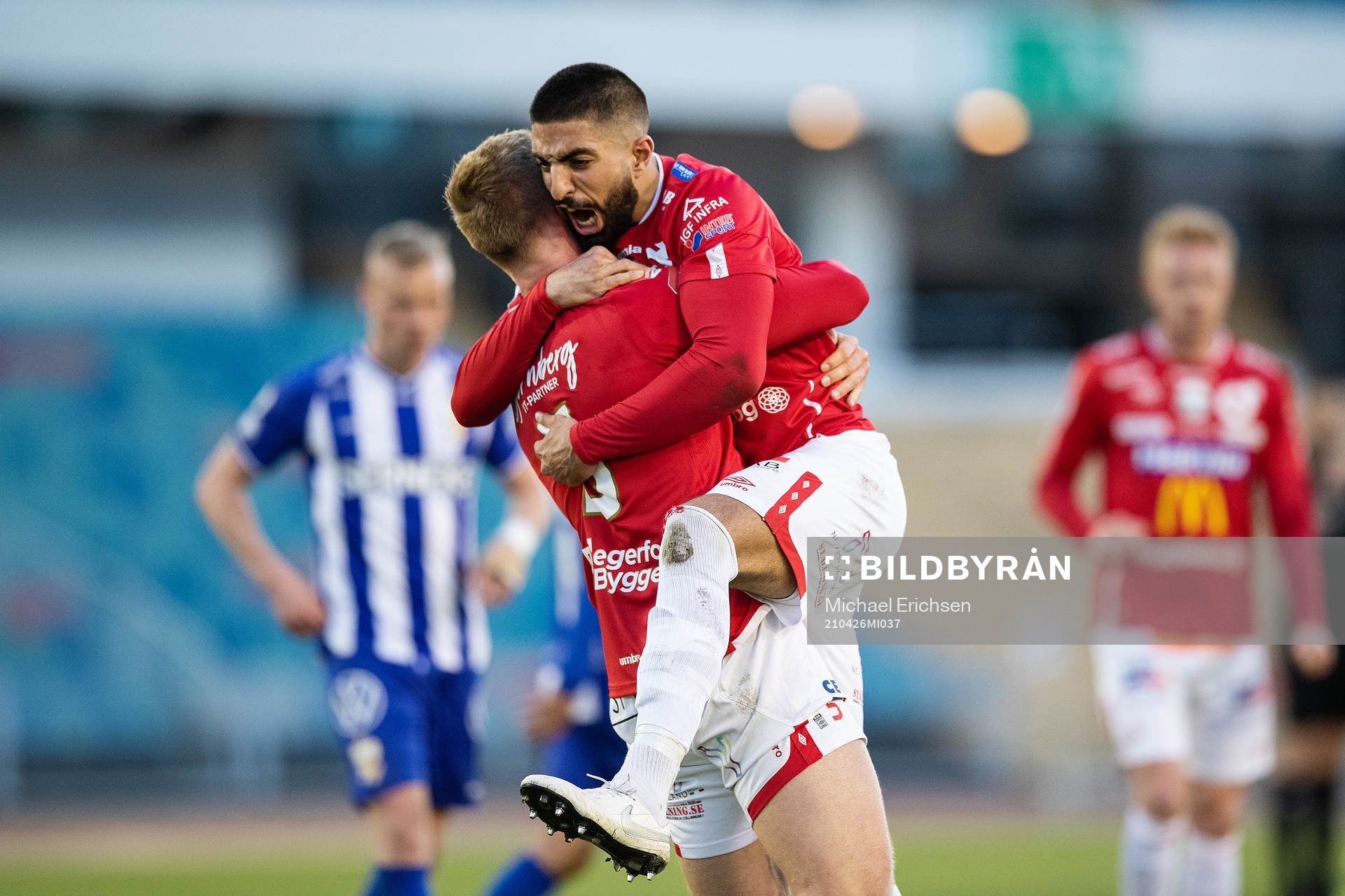 Degerfors Oliver Ekroth och Sean Sabetkar jublar