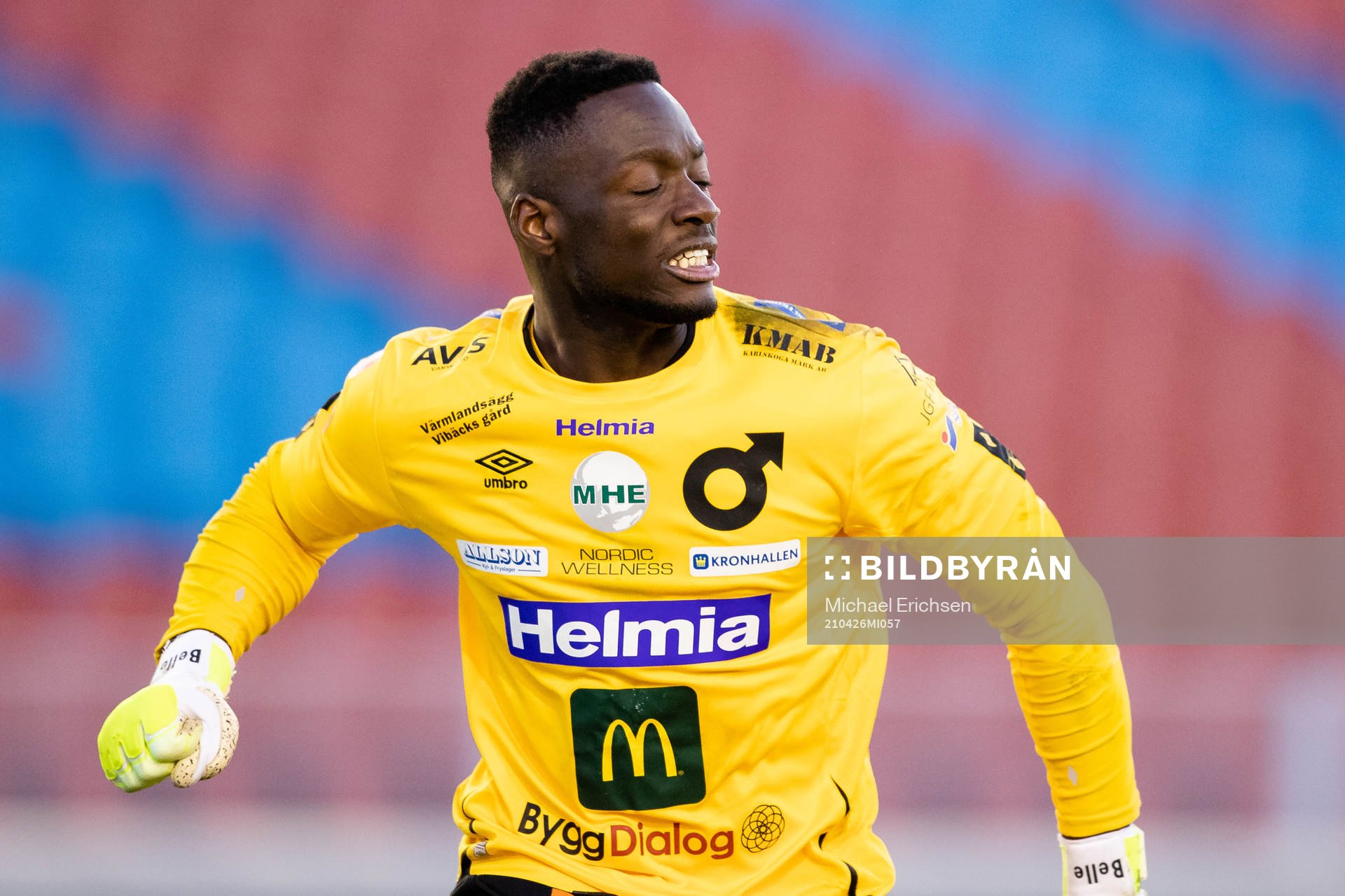 Degerfors målvakt Ismael Diawara jublar