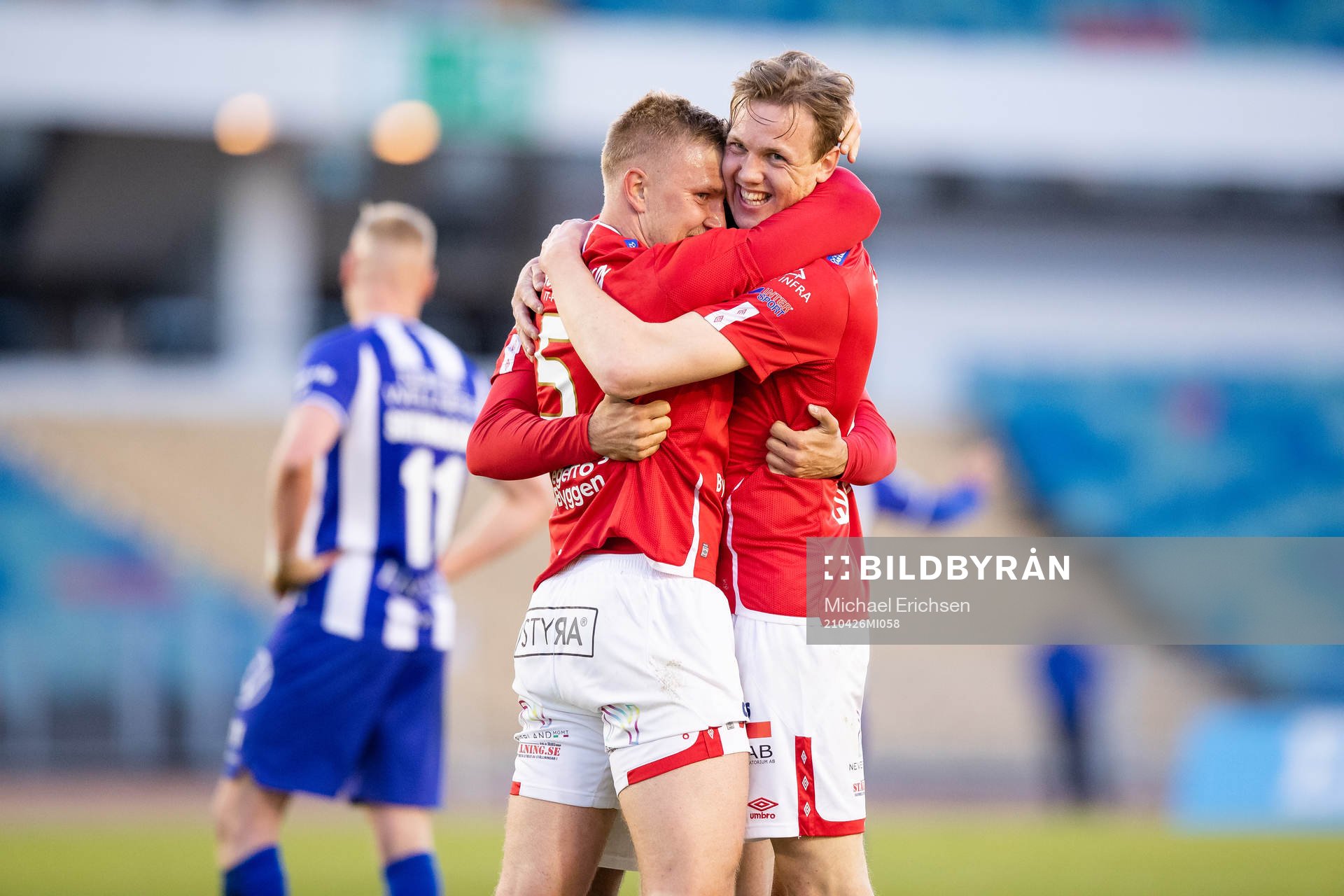 Degerfors Oliver Ekroth och Adam Carlén jublar