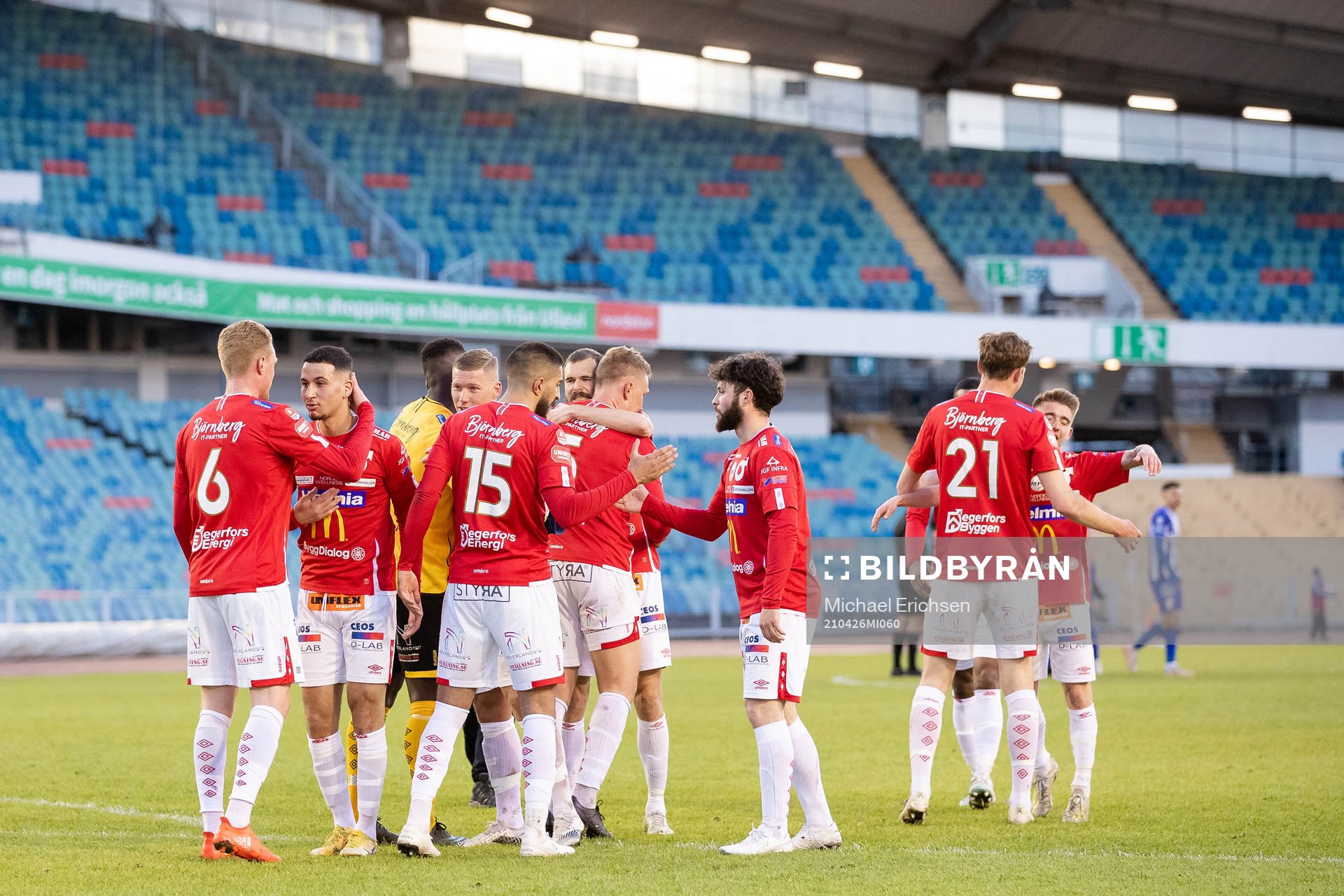 Degerfors spelare jublar
