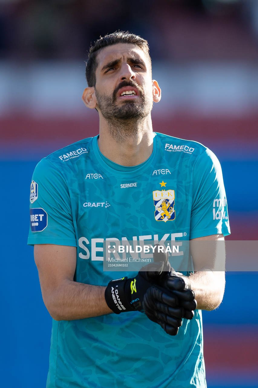 IFK Göteborgs målvakt Giannis Anestis på line up innan