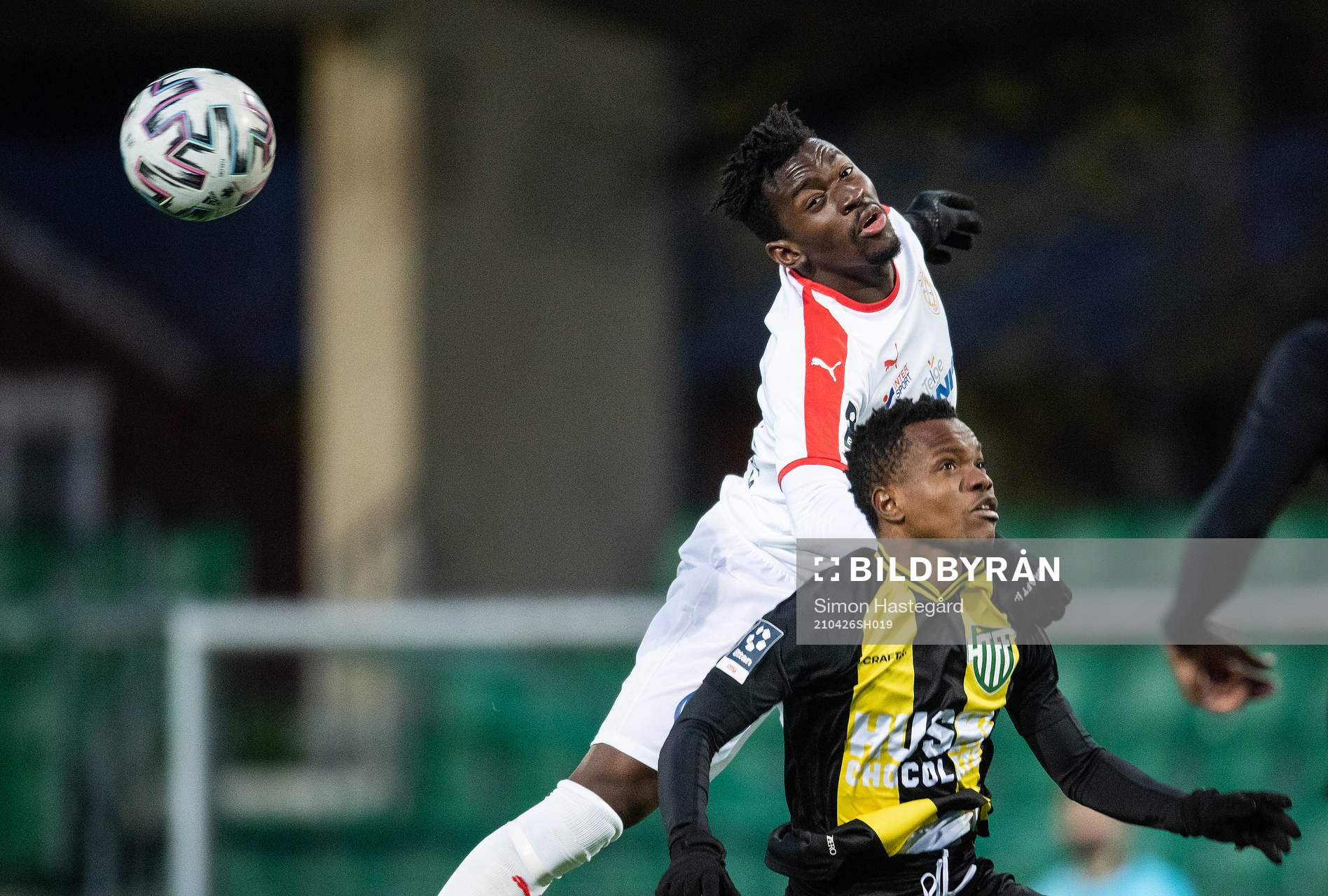 Assyriskas Mamadouba Diaby och Hammarby TFFs Alfred Olatomi