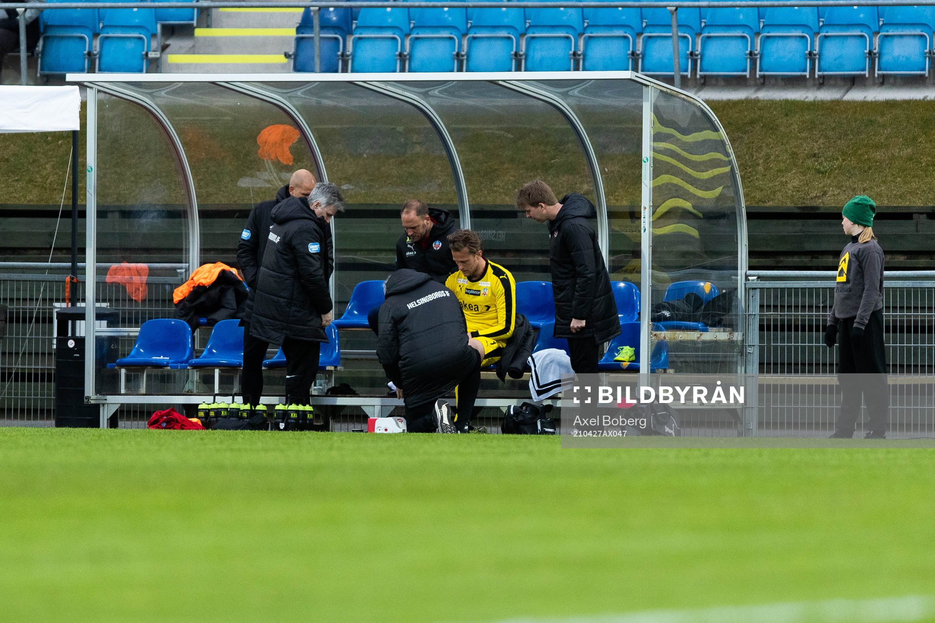 Helsingborgs målvakt Anders Lindegaard på avbytarbänken