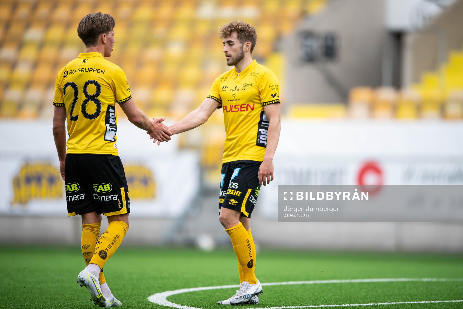 Elfsborgs Jack Cooper Love jublar med Noah Söderberg
