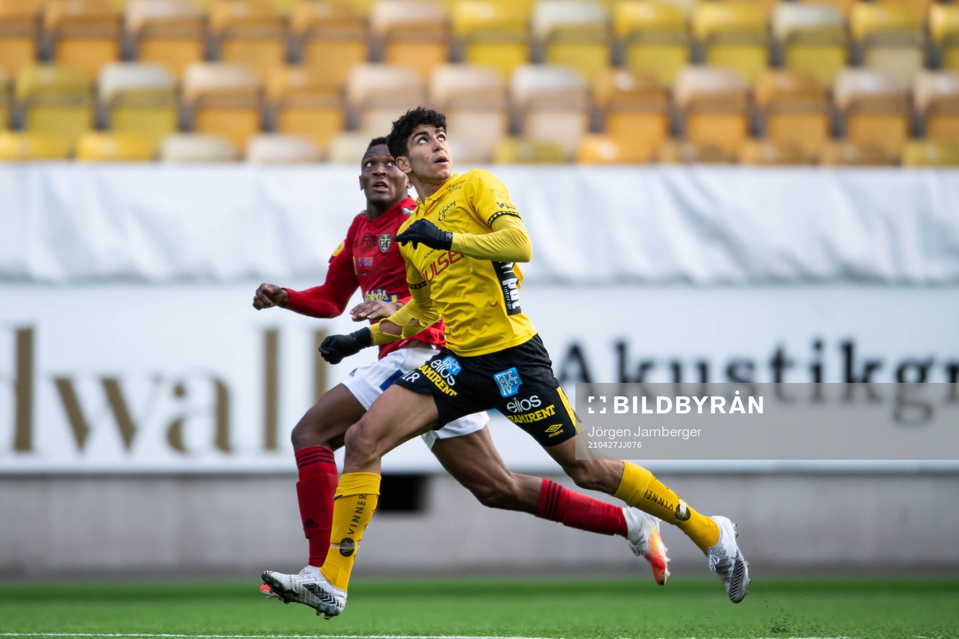Elfsborgs Ahmed Qasem och Falkenbergs Umar Bala Muhammed
