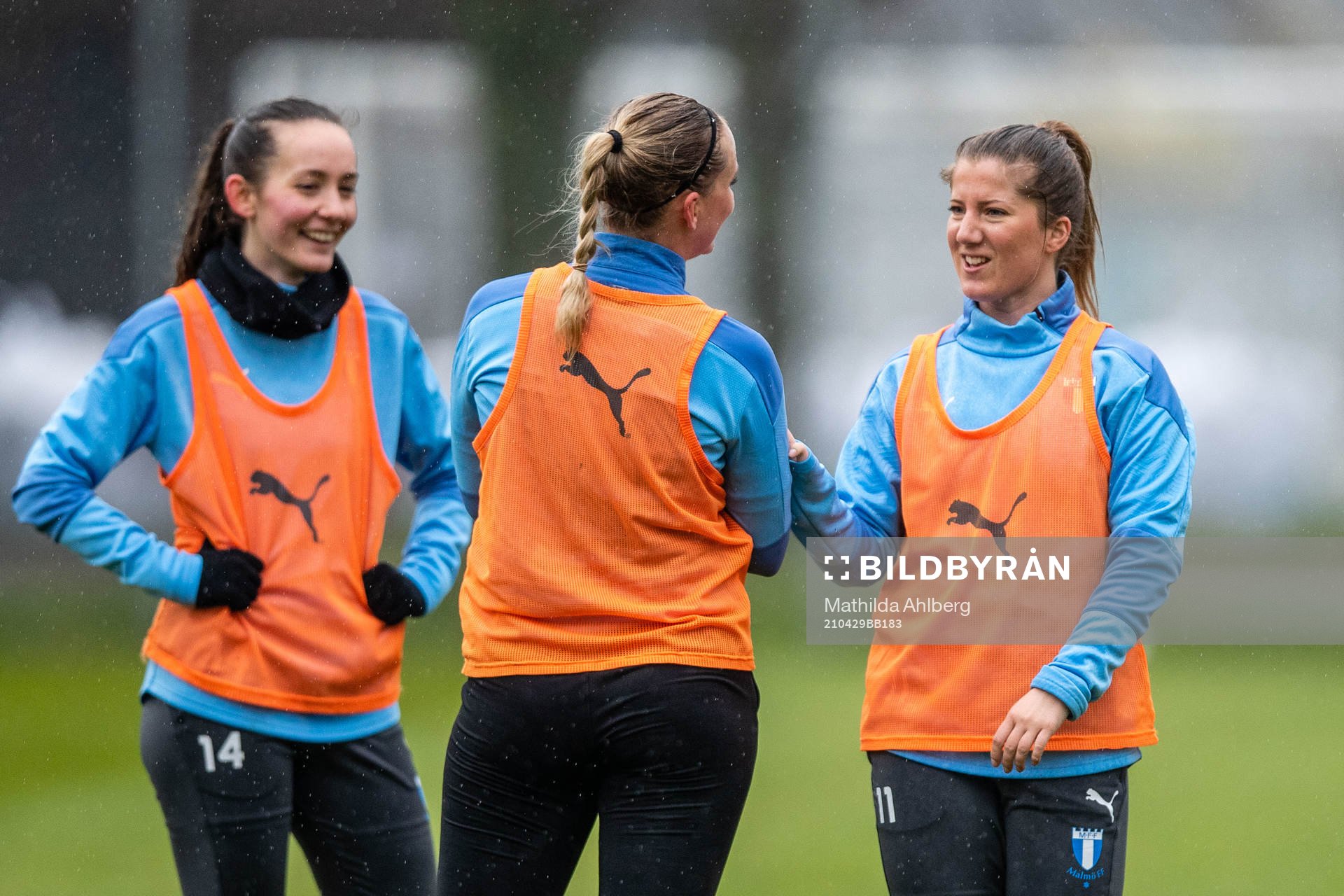 Martina Sutalo, Annelie Nilsson (ryggen mot kameran) och