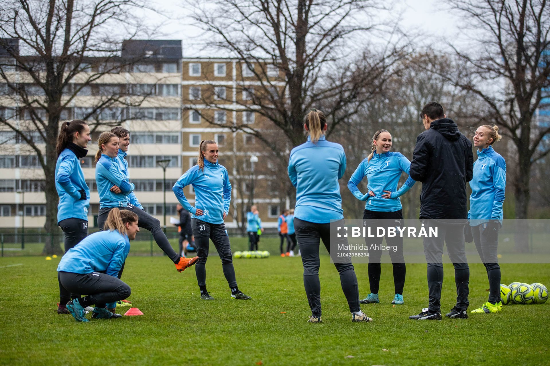 Spelare samlade i två olika grupper med anledning av