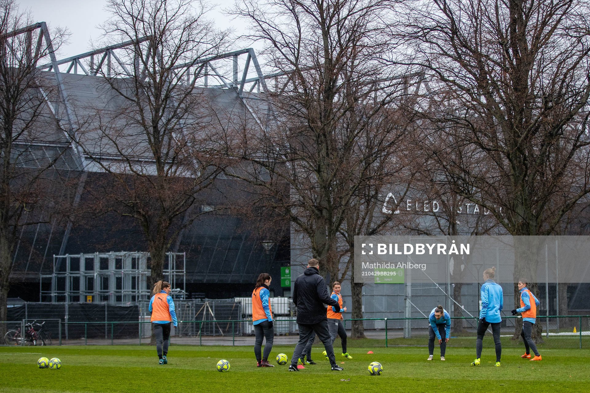 Spelare framför Eleda Stadion